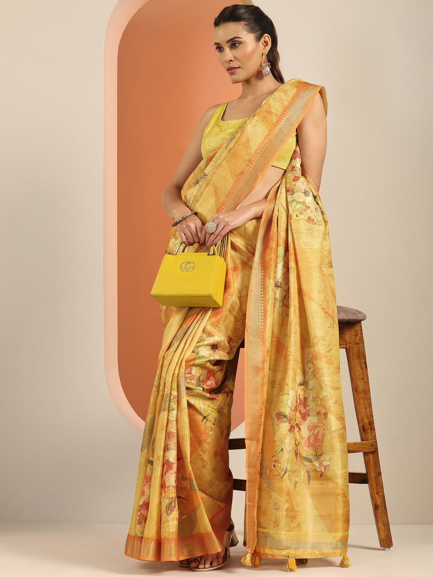 Mustard Printed Silk Blend Saree With Unstitched Blouse Piece
