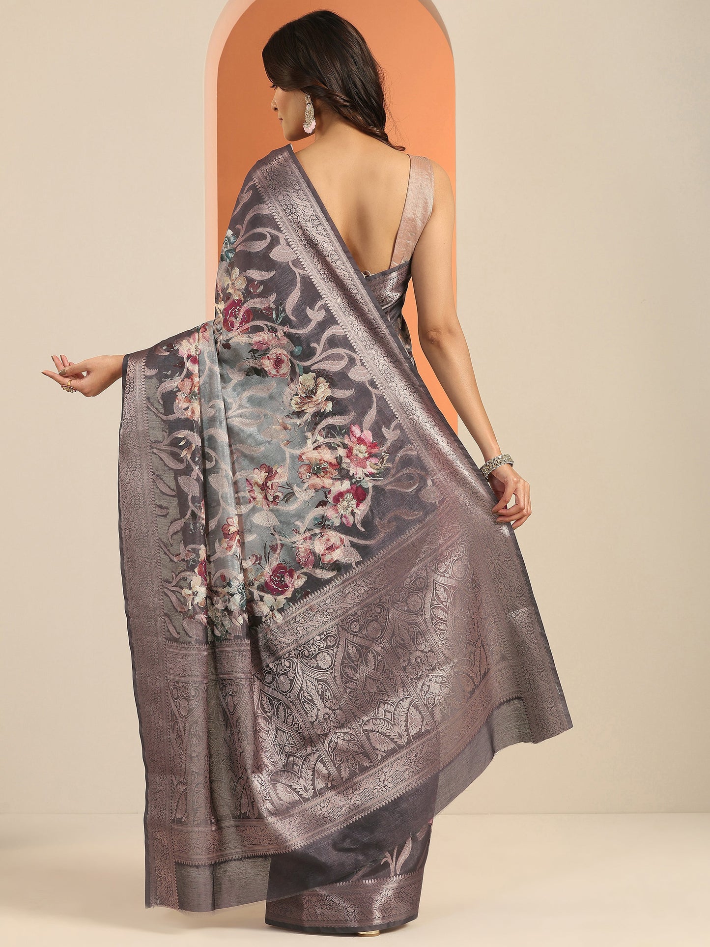 Grey Printed Silk Blend Saree With Unstitched Blouse Piece