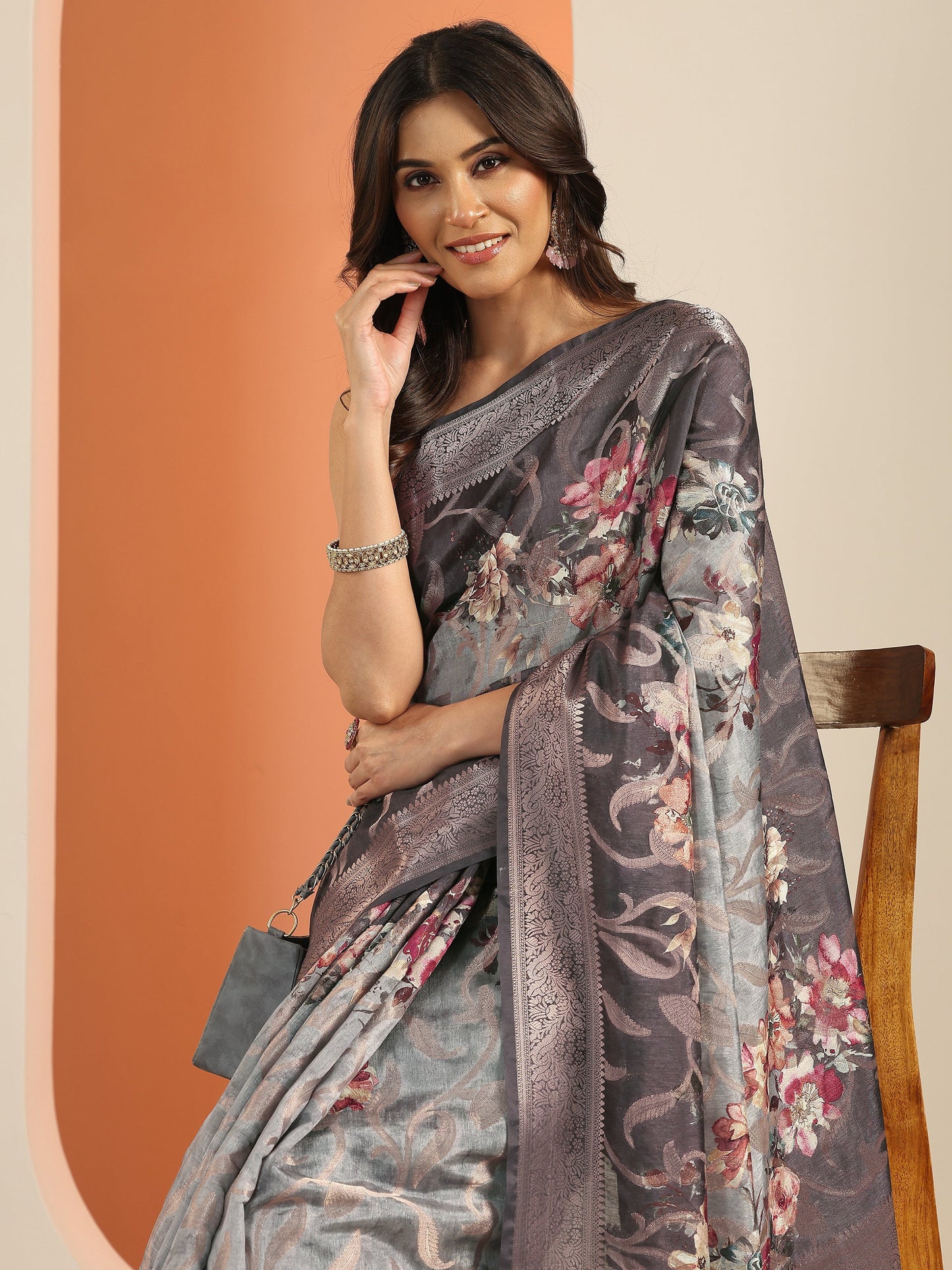 Grey Printed Silk Blend Saree With Unstitched Blouse Piece