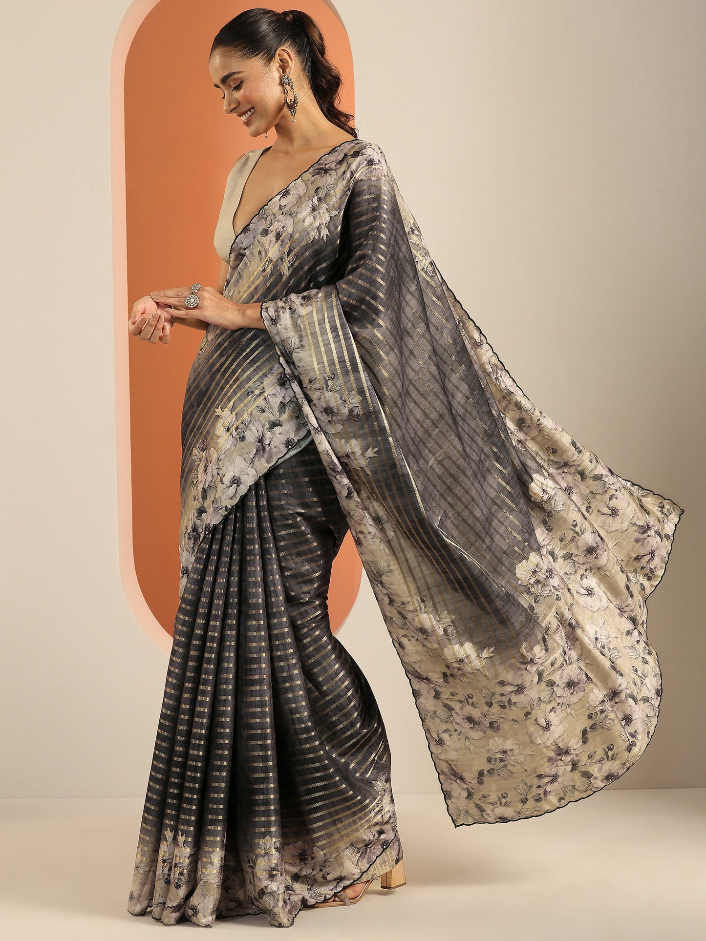 Grey Printed Silk Blend Saree With Unstitched Blouse Piece