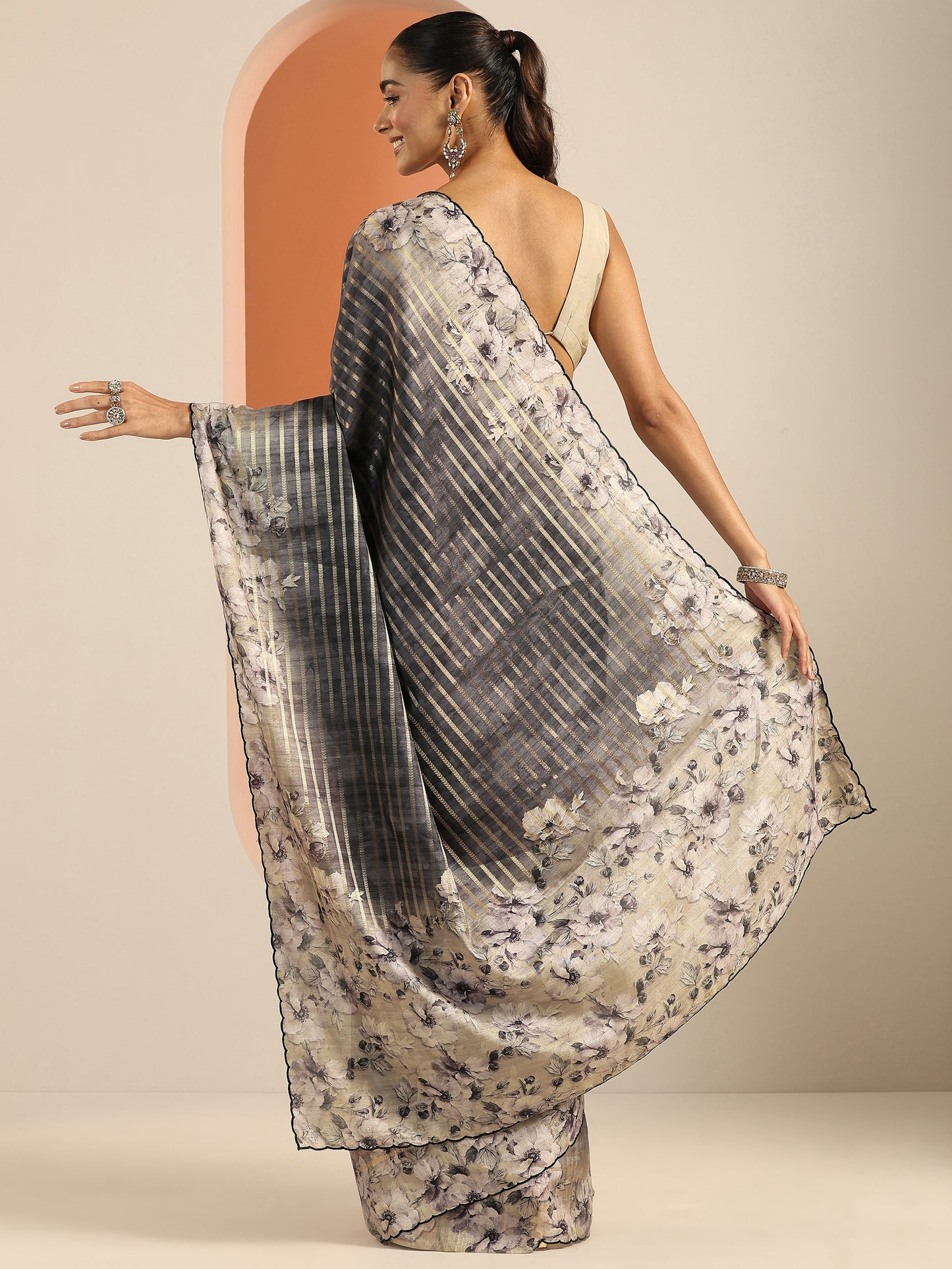 Grey Printed Silk Blend Saree With Unstitched Blouse Piece