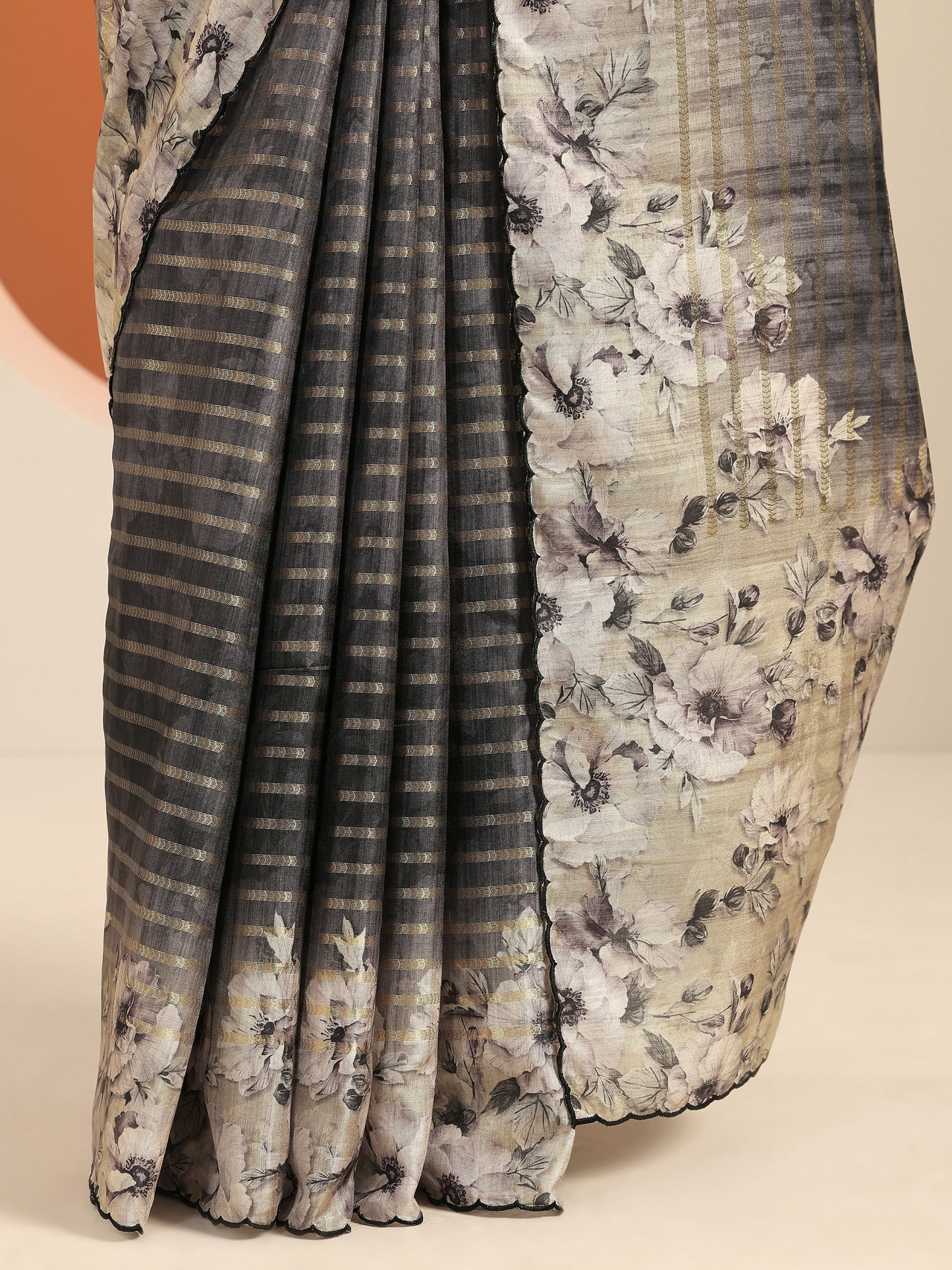 Grey Printed Silk Blend Saree With Unstitched Blouse Piece