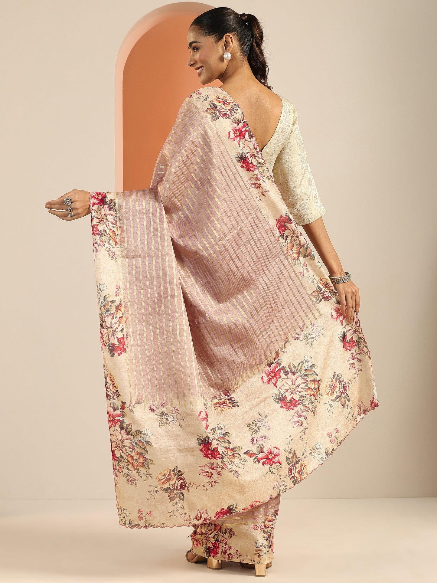 Pink Printed Silk Blend Saree With Unstitched Blouse Piece