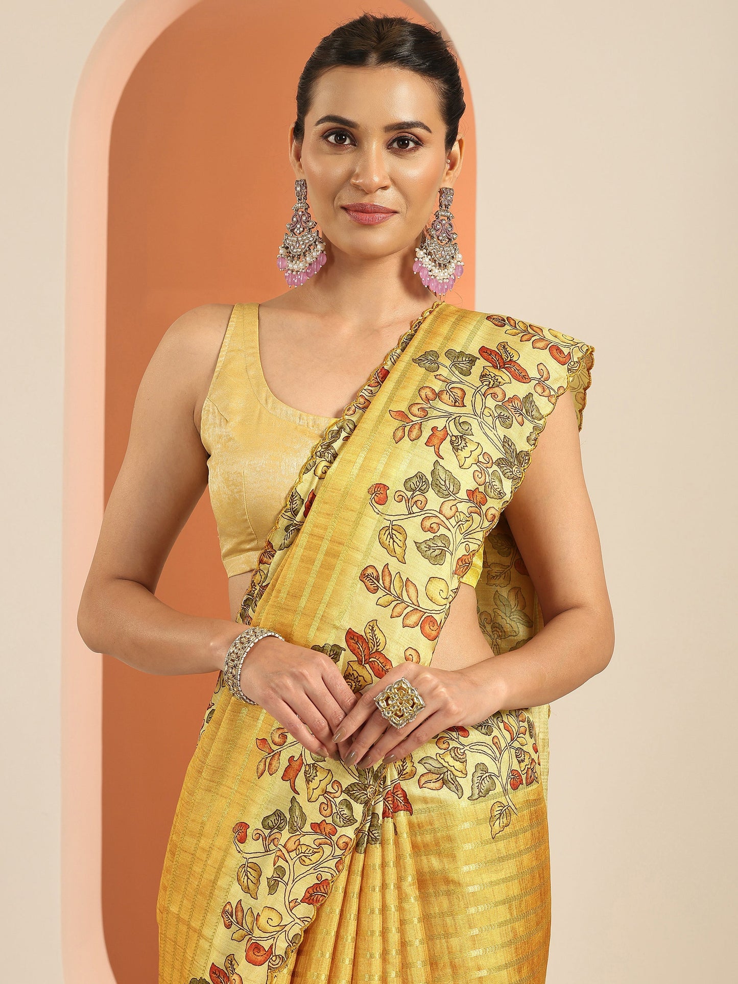 Mustard Printed Silk Blend Saree With Unstitched Blouse Piece