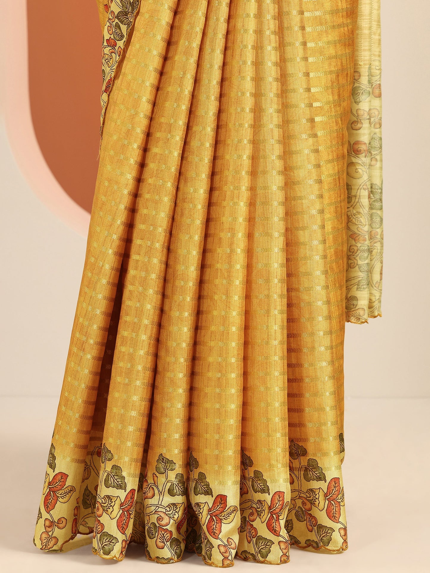 Mustard Printed Silk Blend Saree With Unstitched Blouse Piece