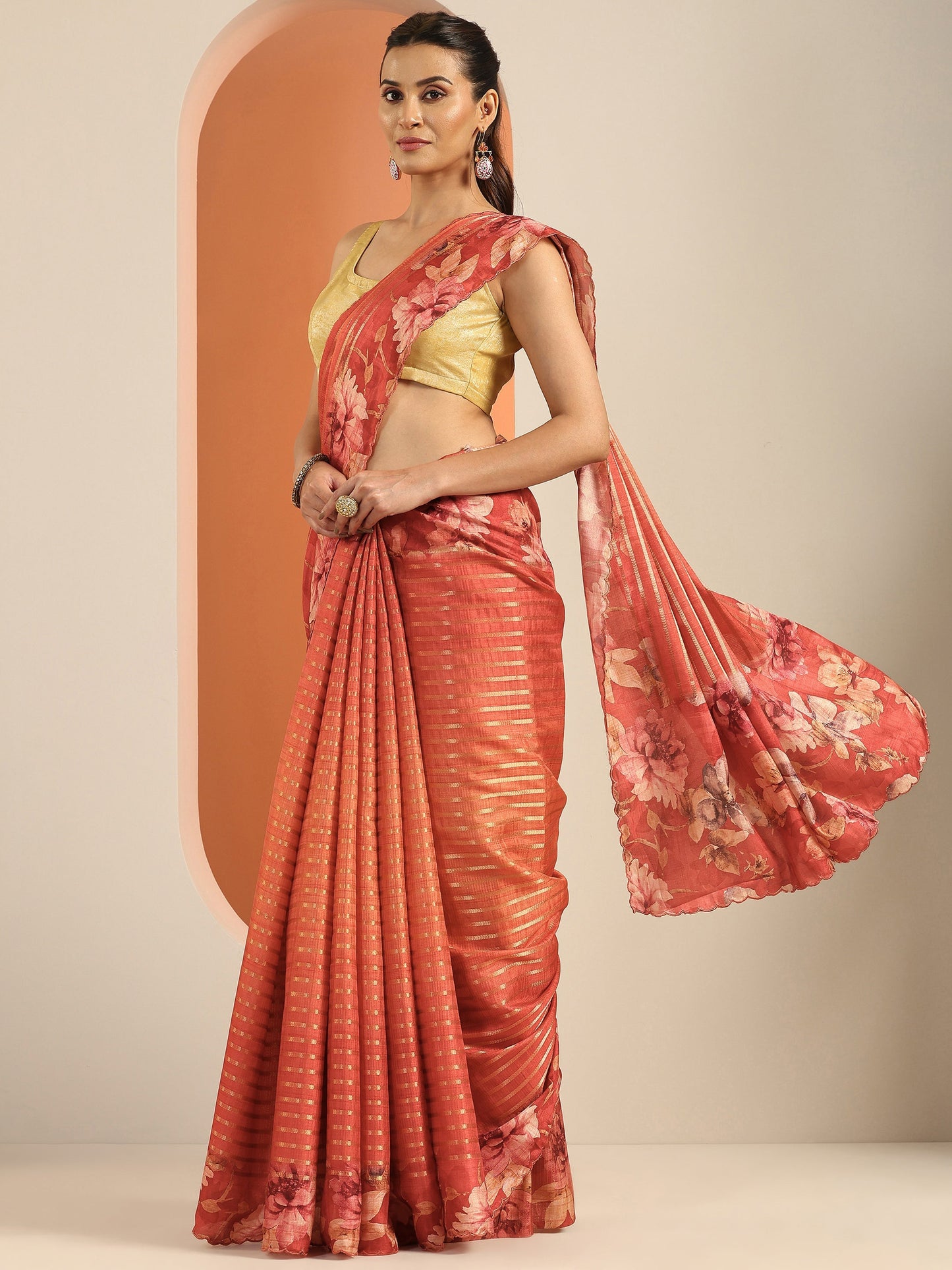 Orange Printed Silk Blend Saree With Unstitched Blouse Piece
