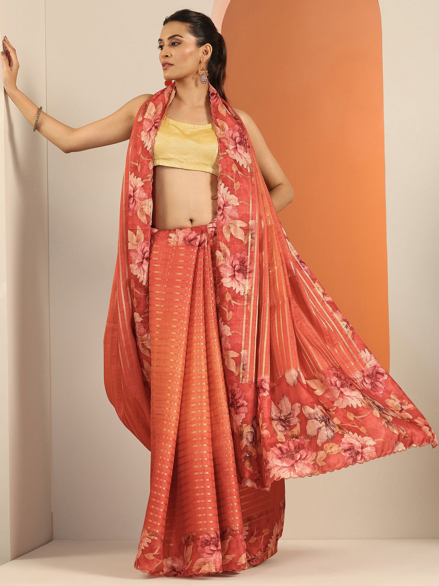 Orange Printed Silk Blend Saree With Unstitched Blouse Piece