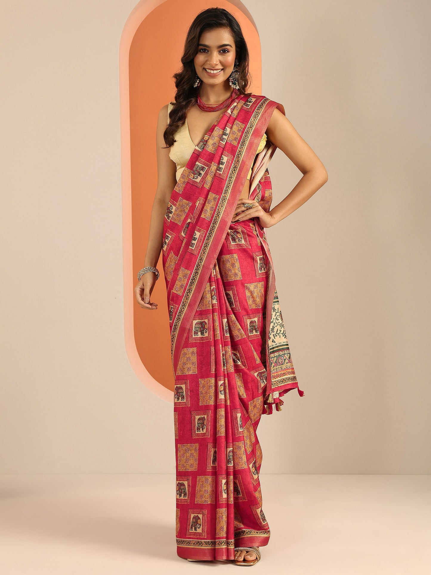 Red Printed Silk Blend Saree With Unstitched Blouse Piece
