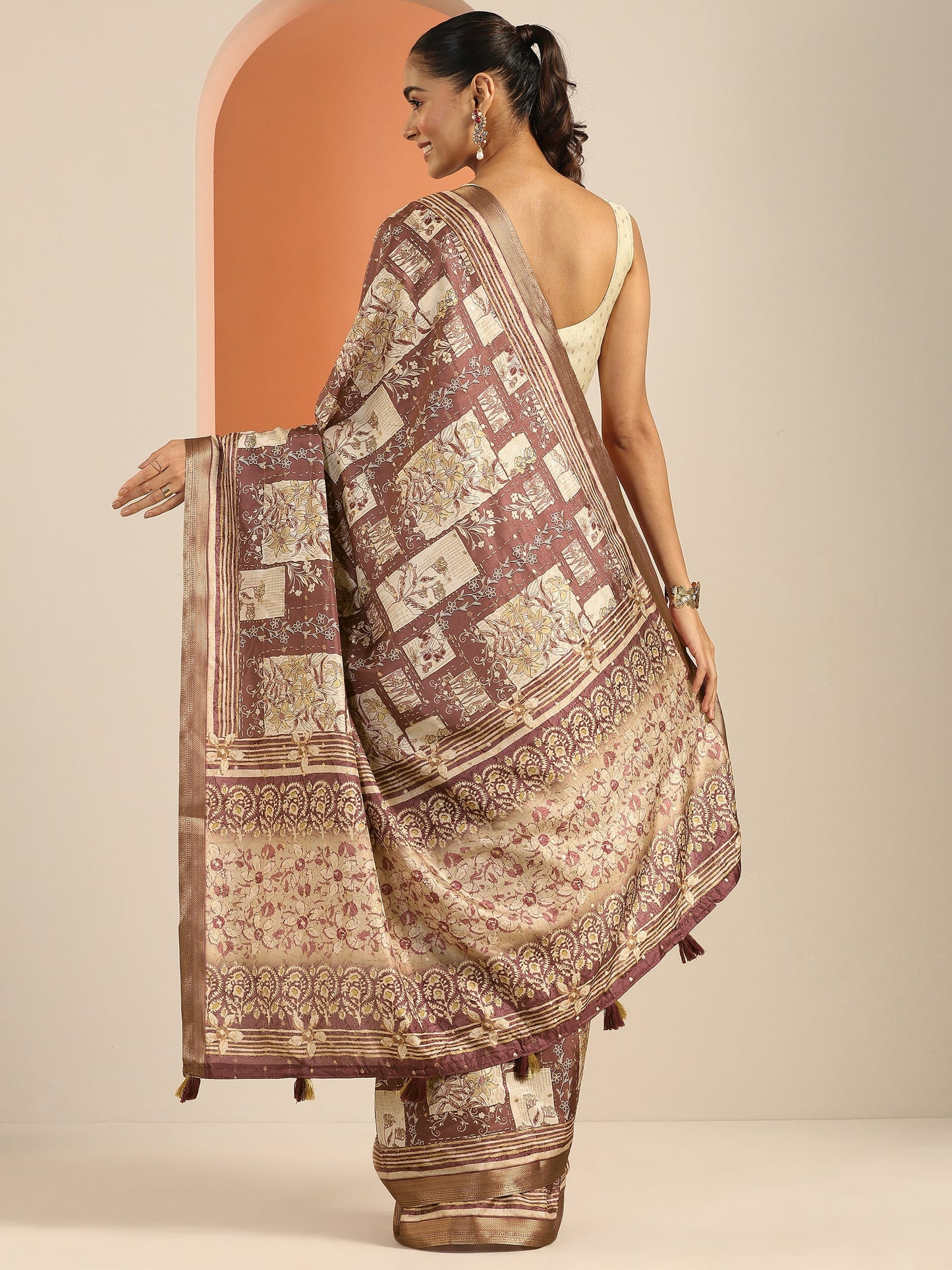 Taupe Printed Silk Blend Saree With Unstitched Blouse Piece