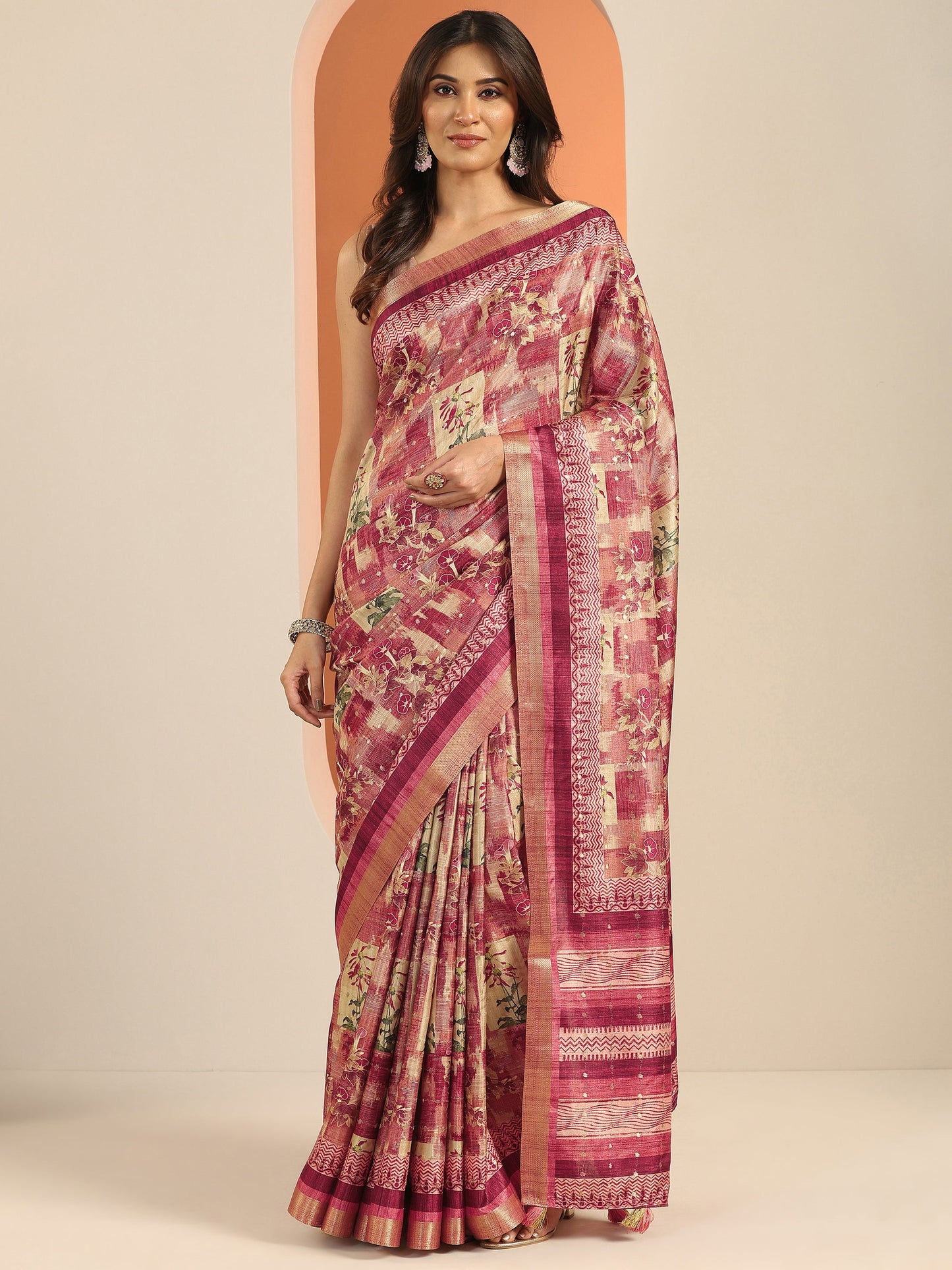 Peach Printed Silk Blend Saree With Unstitched Blouse Piece