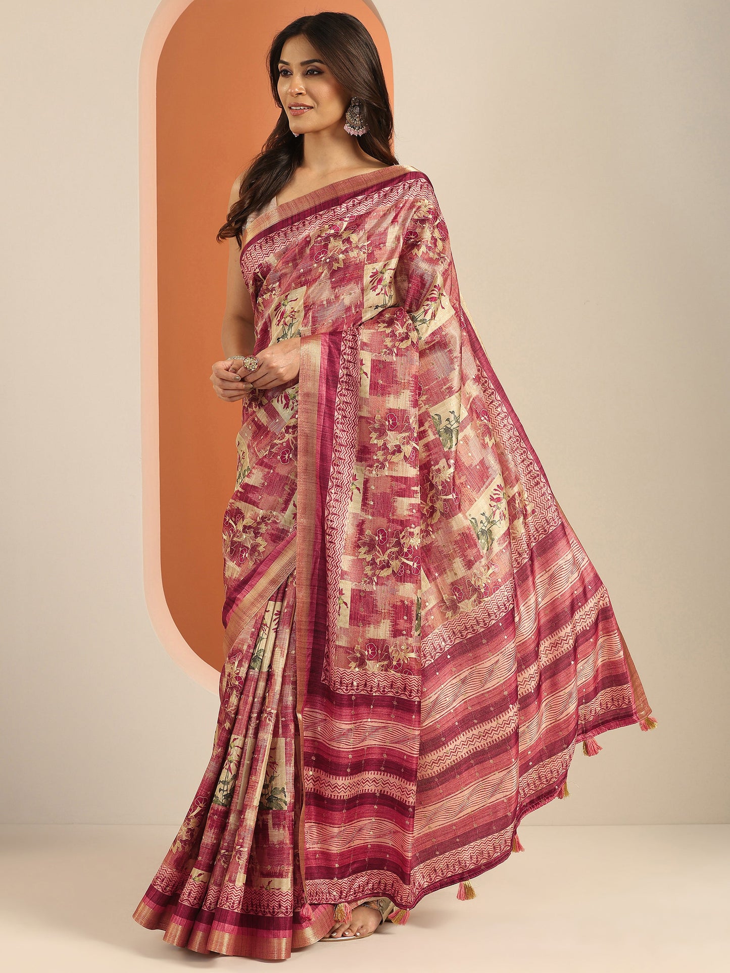 Peach Printed Silk Blend Saree With Unstitched Blouse Piece