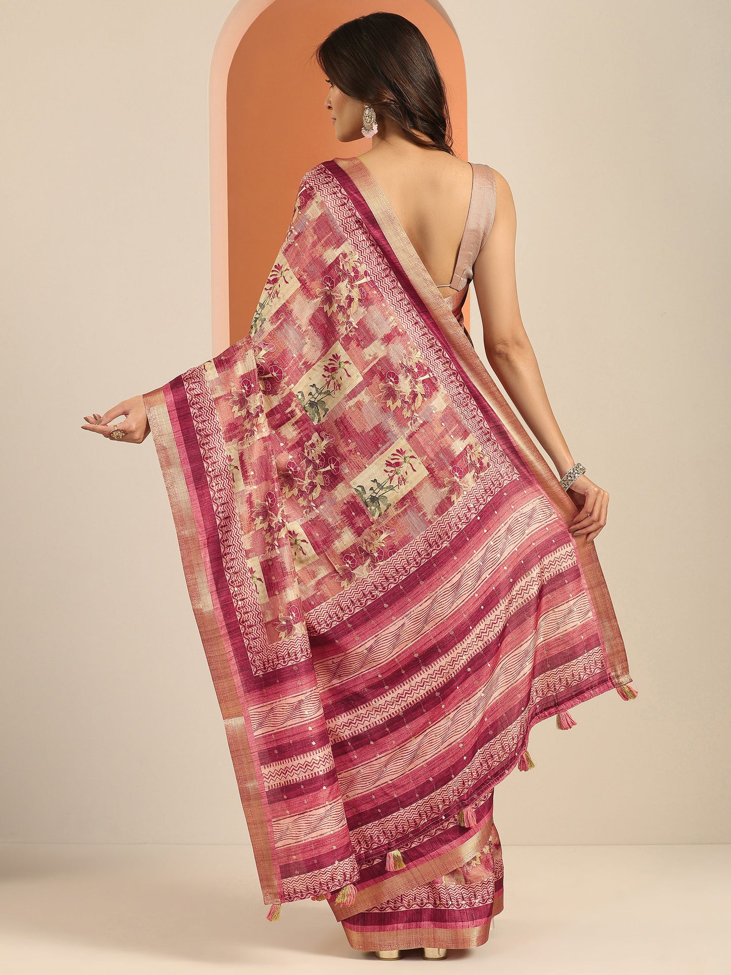 Peach Printed Silk Blend Saree With Unstitched Blouse Piece