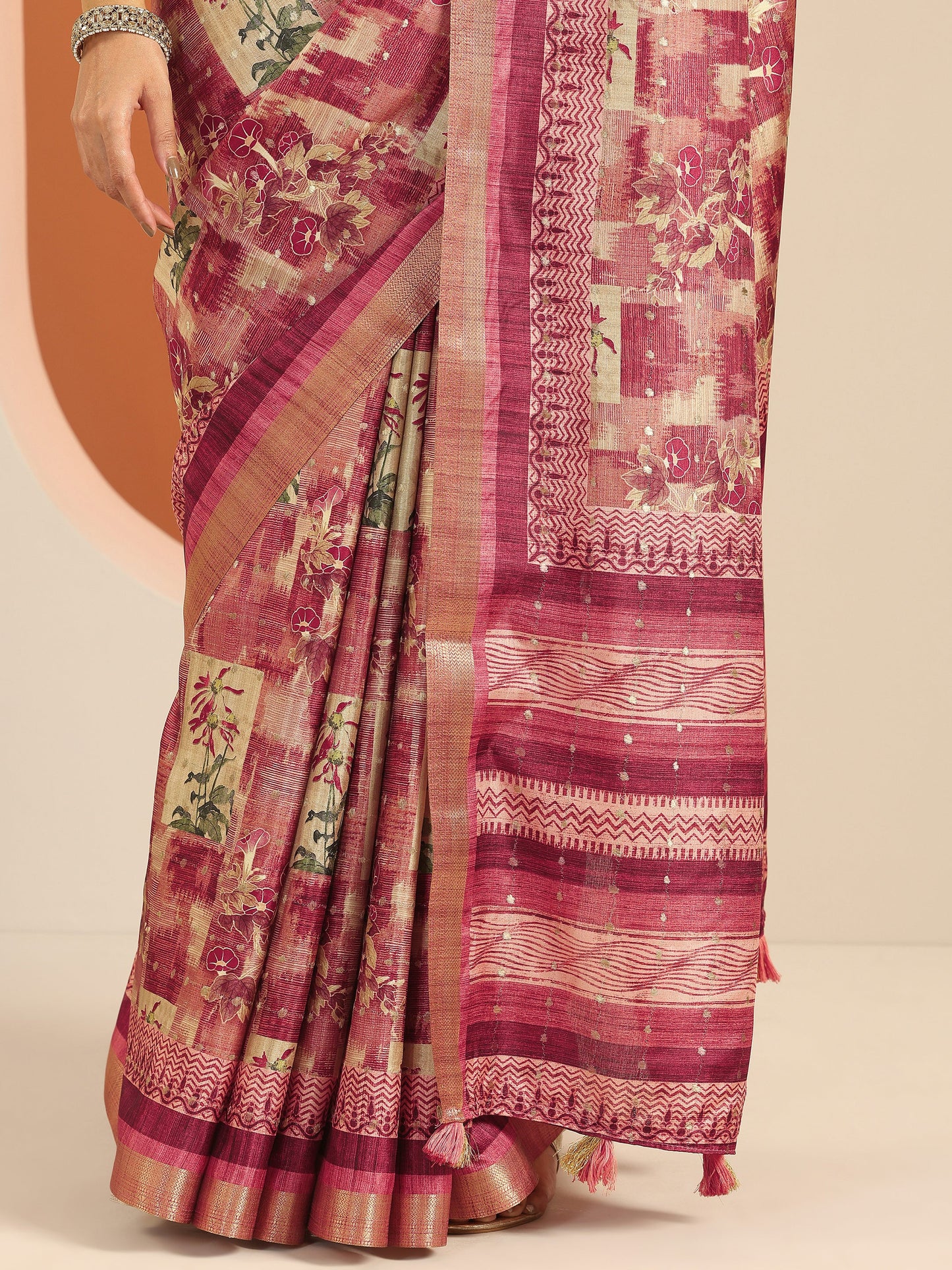Peach Printed Silk Blend Saree With Unstitched Blouse Piece