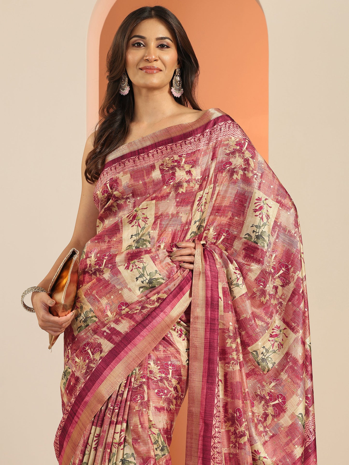 Peach Printed Silk Blend Saree With Unstitched Blouse Piece