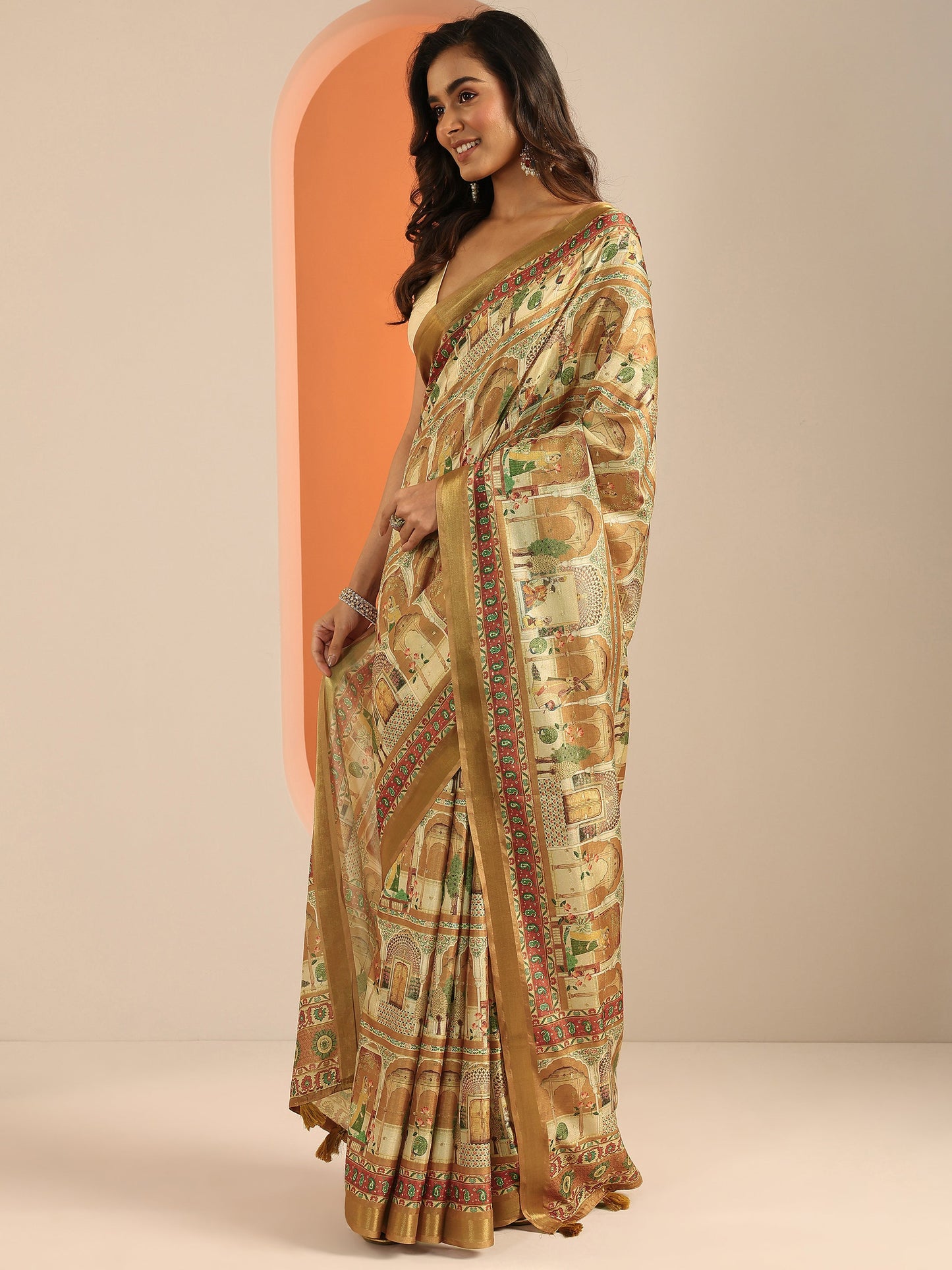 Mustard Printed Silk Blend Saree With Unstitched Blouse Piece