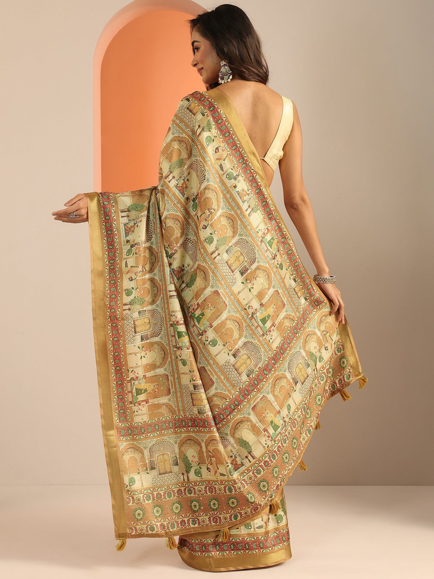 Mustard Printed Silk Blend Saree With Unstitched Blouse Piece