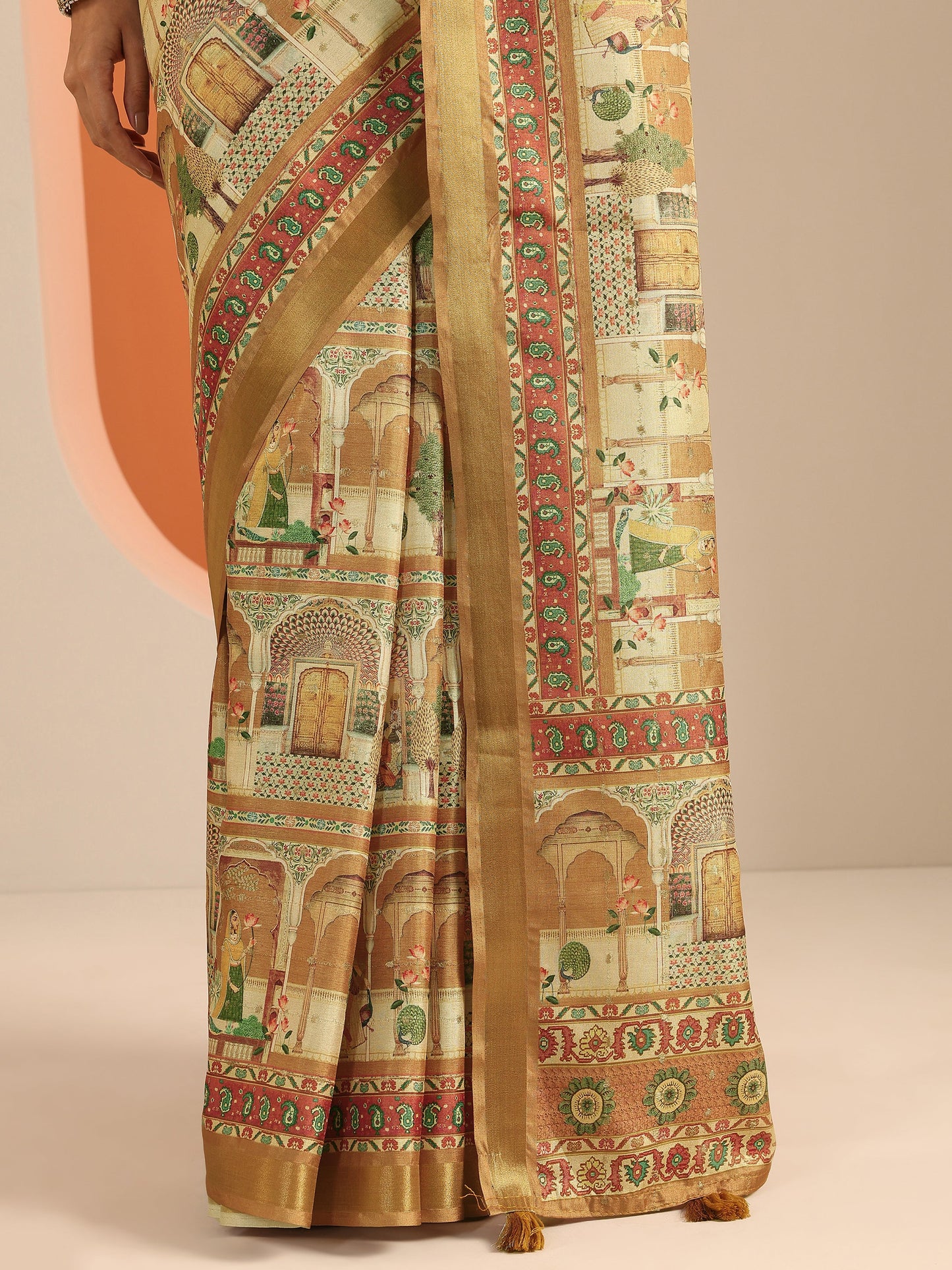 Mustard Printed Silk Blend Saree With Unstitched Blouse Piece