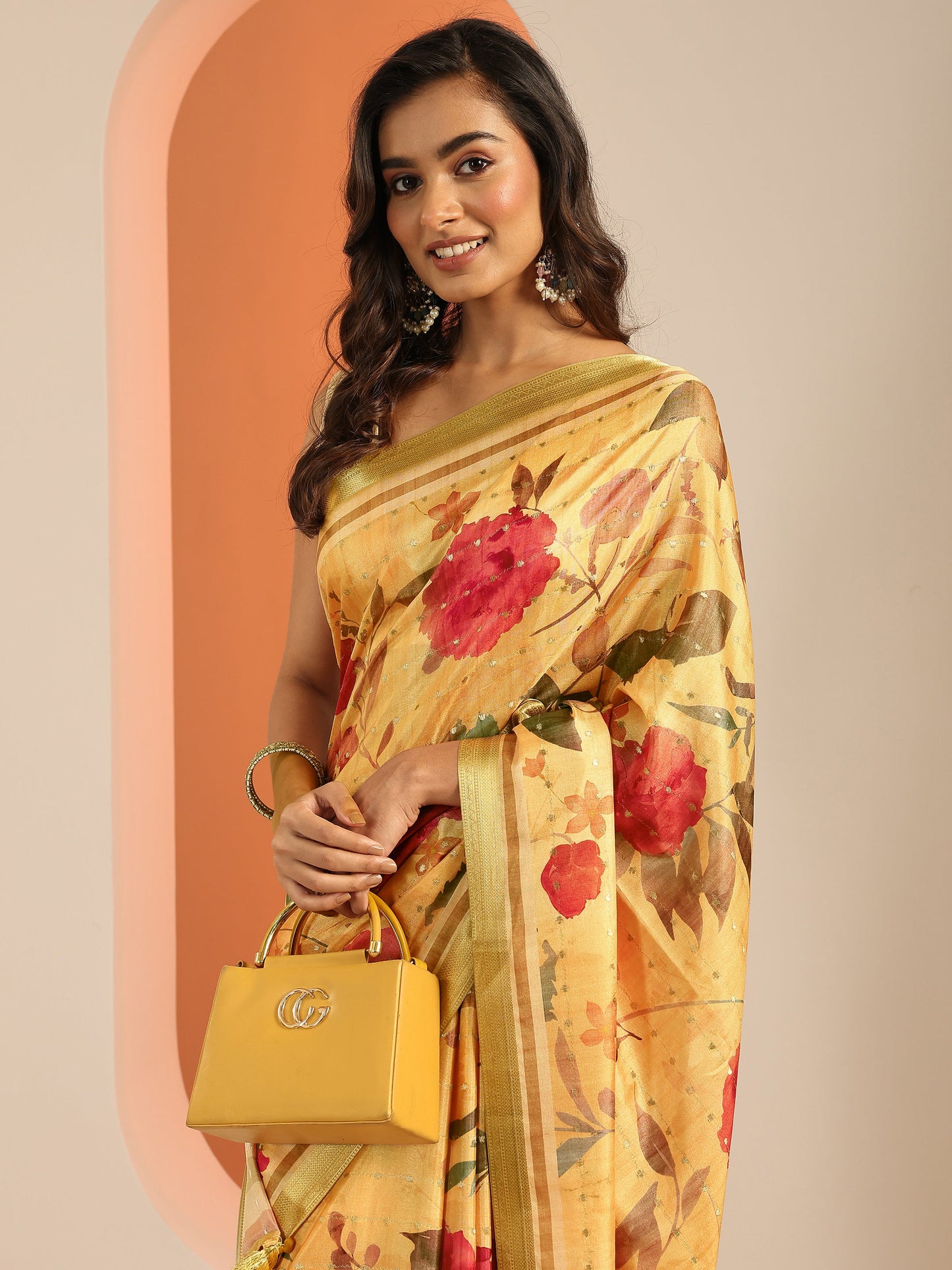 Mustard Printed Silk Blend Saree With Unstitched Blouse Piece