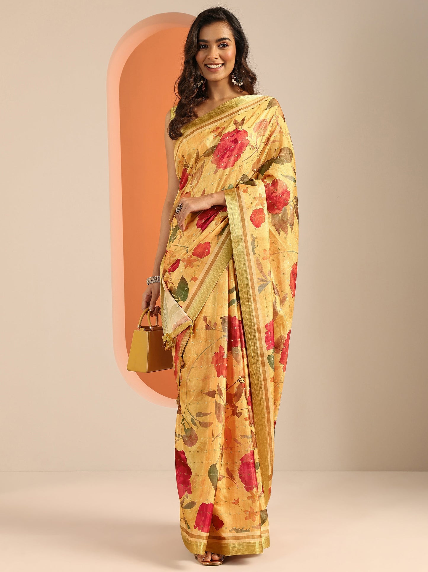 Mustard Printed Silk Blend Saree With Unstitched Blouse Piece
