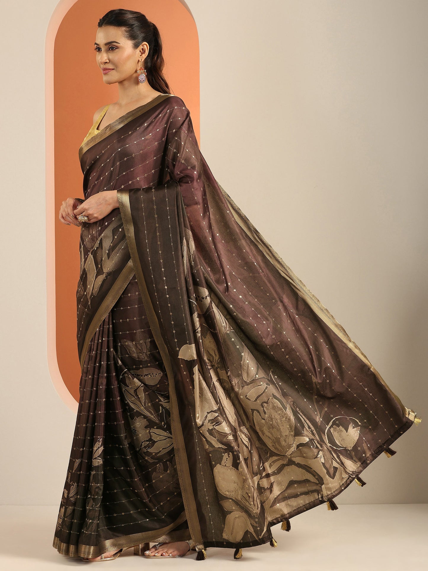 Brown Printed Silk Blend Saree With Unstitched Blouse Piece