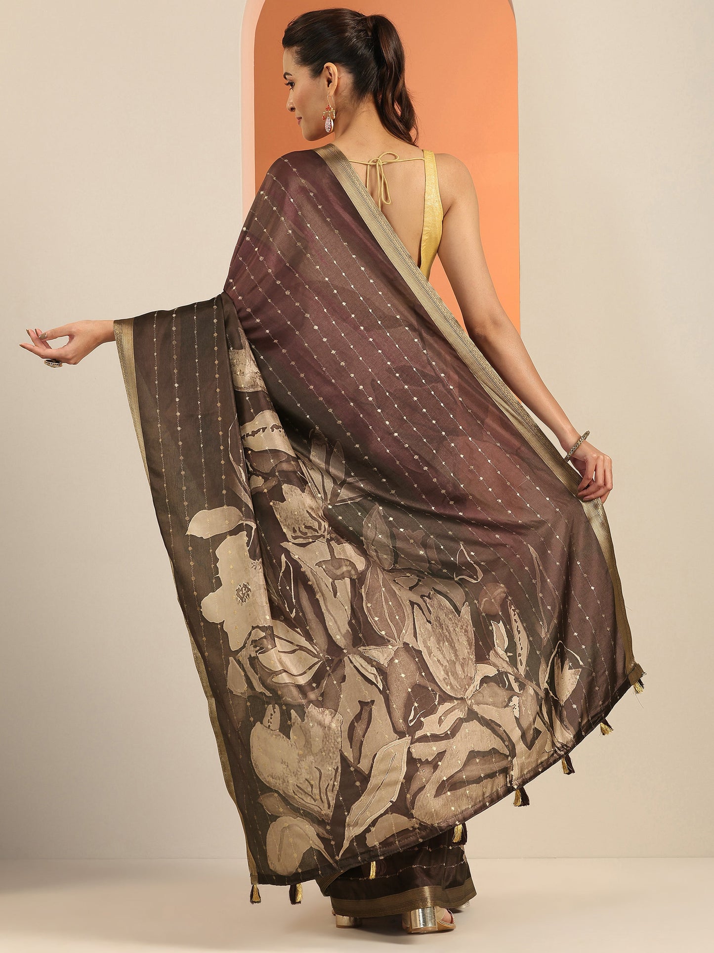Brown Printed Silk Blend Saree With Unstitched Blouse Piece