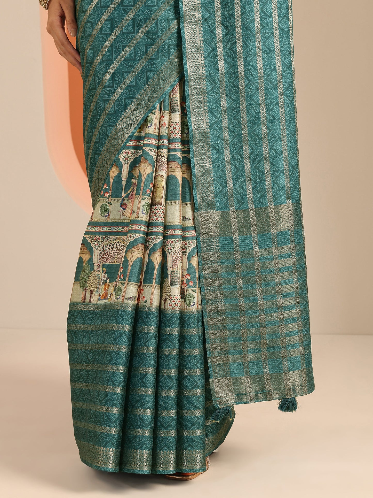 Teal Printed Silk Blend Saree With Unstitched Blouse Piece