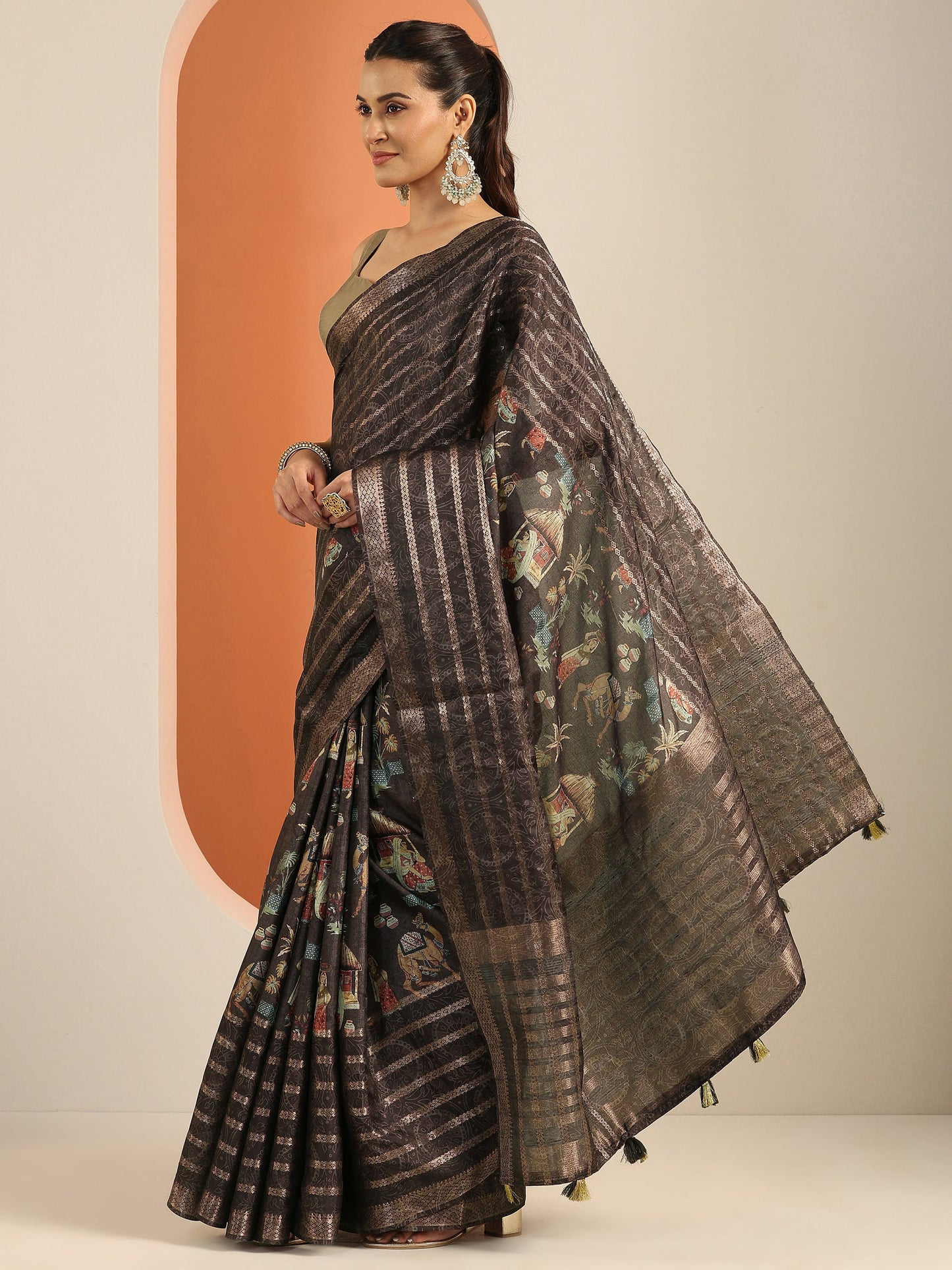 Brown Printed Silk Blend Saree With Unstitched Blouse Piece