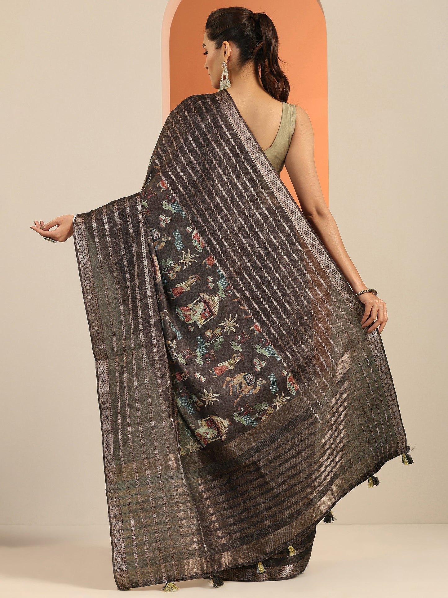Brown Printed Silk Blend Saree With Unstitched Blouse Piece