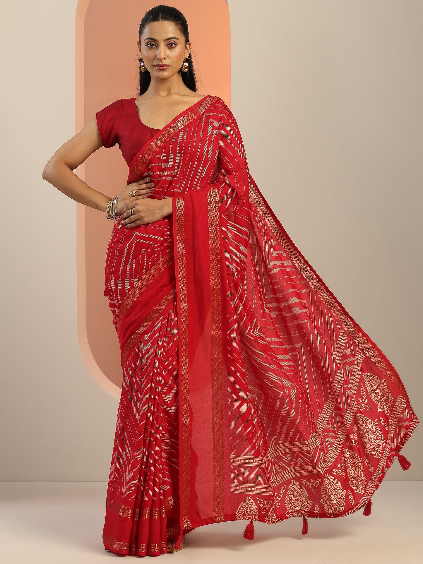Red Printed Georgette Saree With Unstitched Blouse Piece