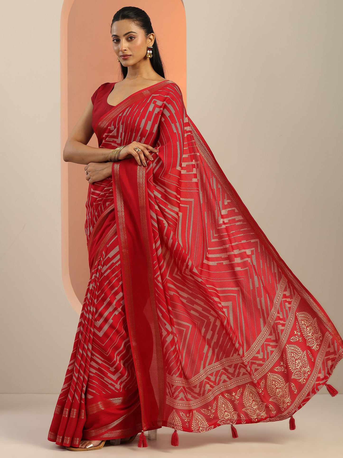 Red Printed Georgette Saree With Unstitched Blouse Piece