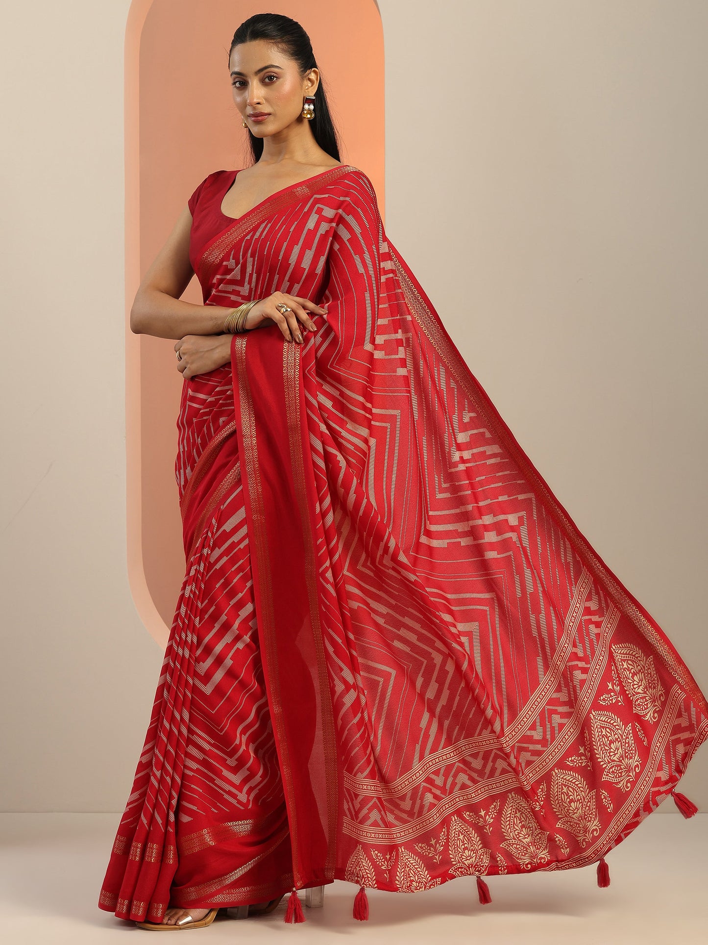 Red Printed Georgette Saree With Unstitched Blouse Piece