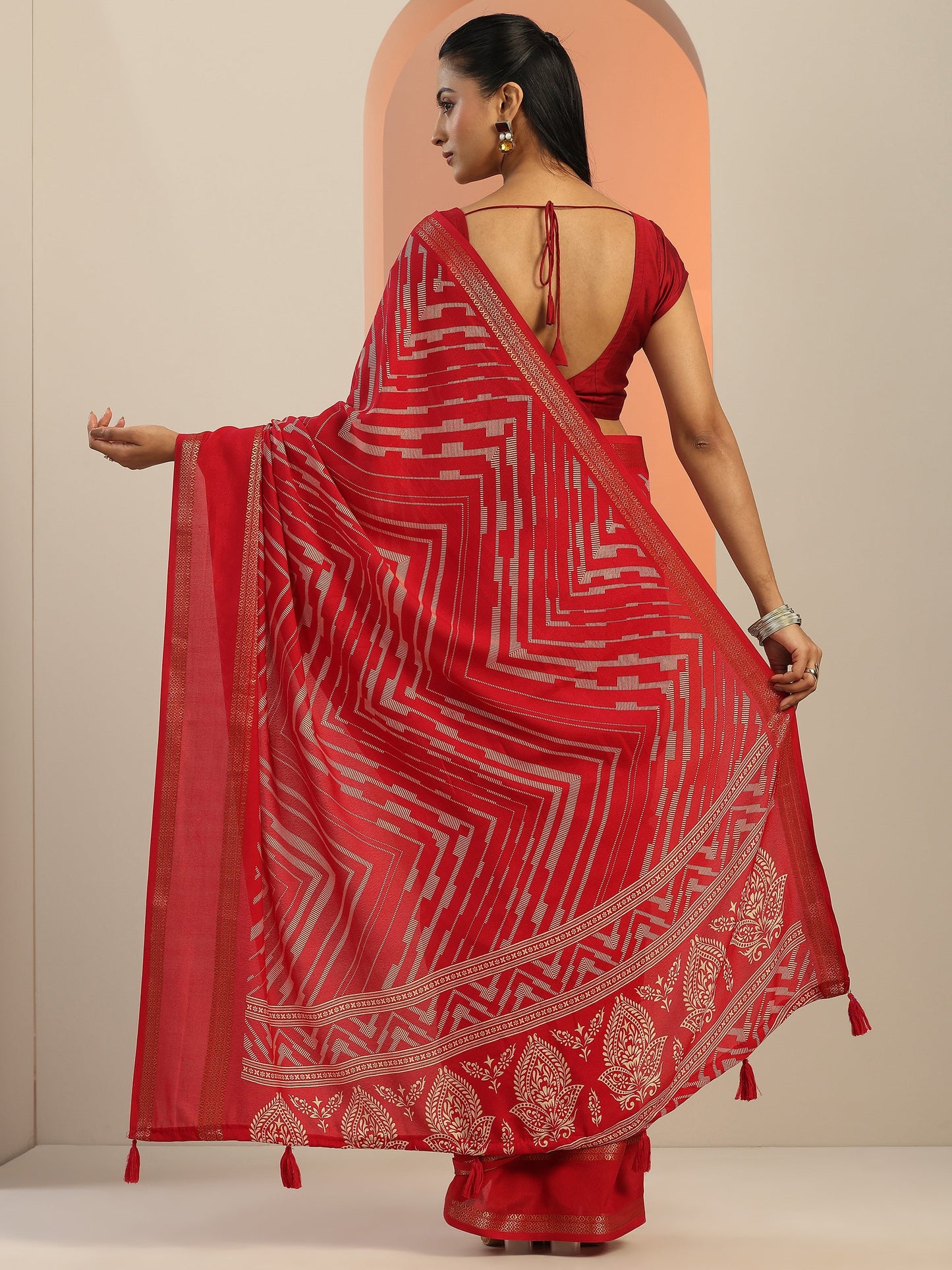 Red Printed Georgette Saree With Unstitched Blouse Piece