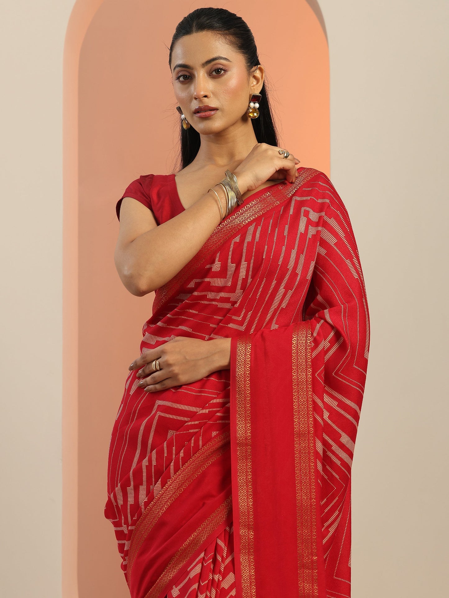 Red Printed Georgette Saree With Unstitched Blouse Piece