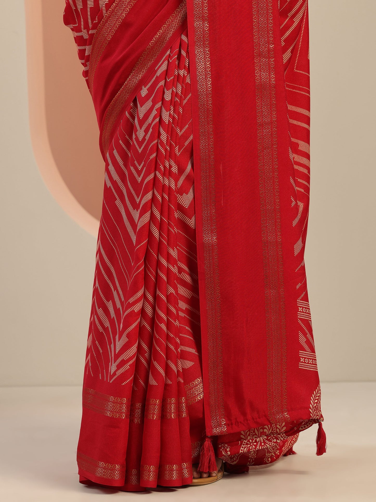 Red Printed Georgette Saree With Unstitched Blouse Piece