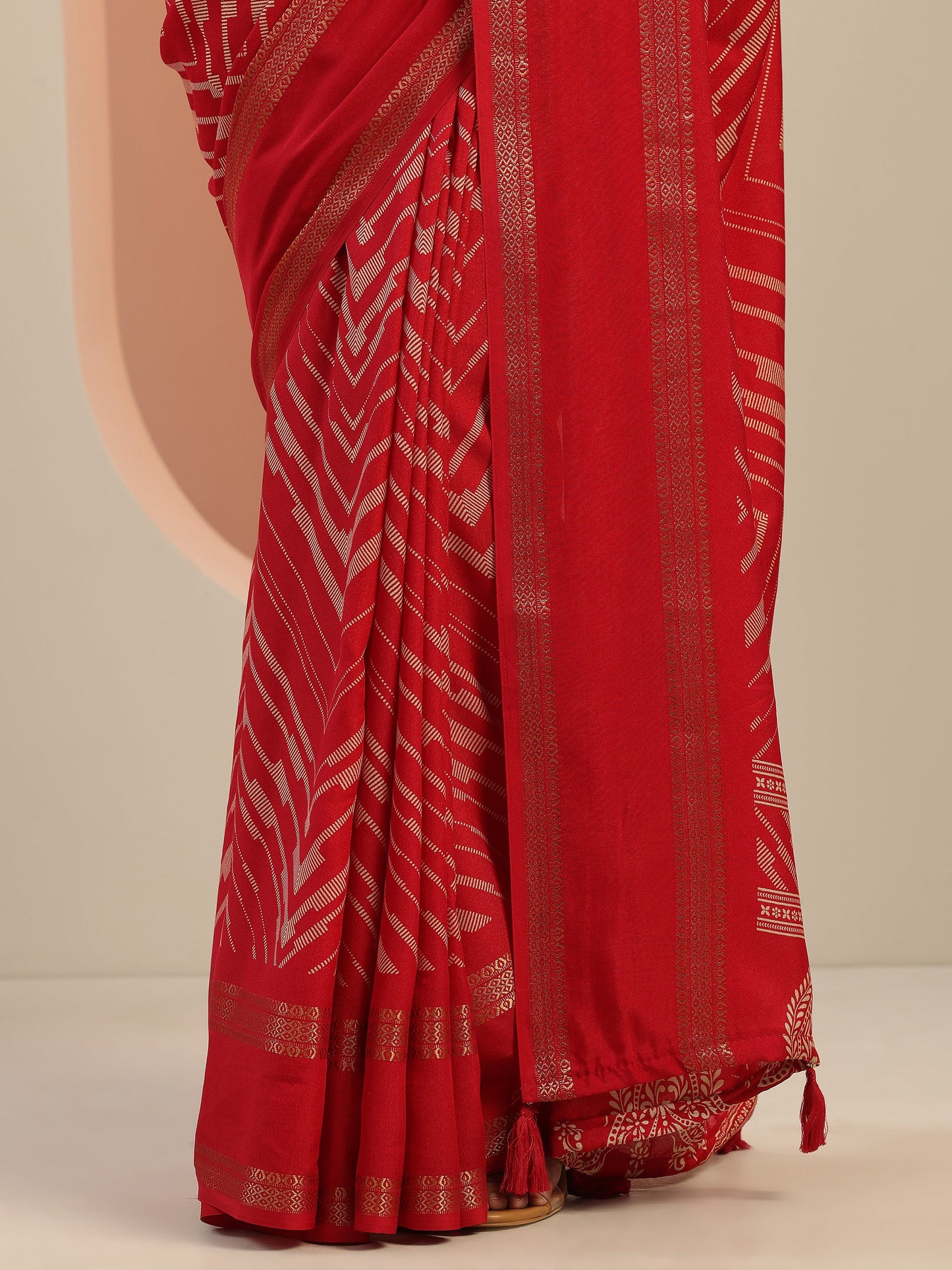 Red Printed Georgette Saree With Unstitched Blouse Piece
