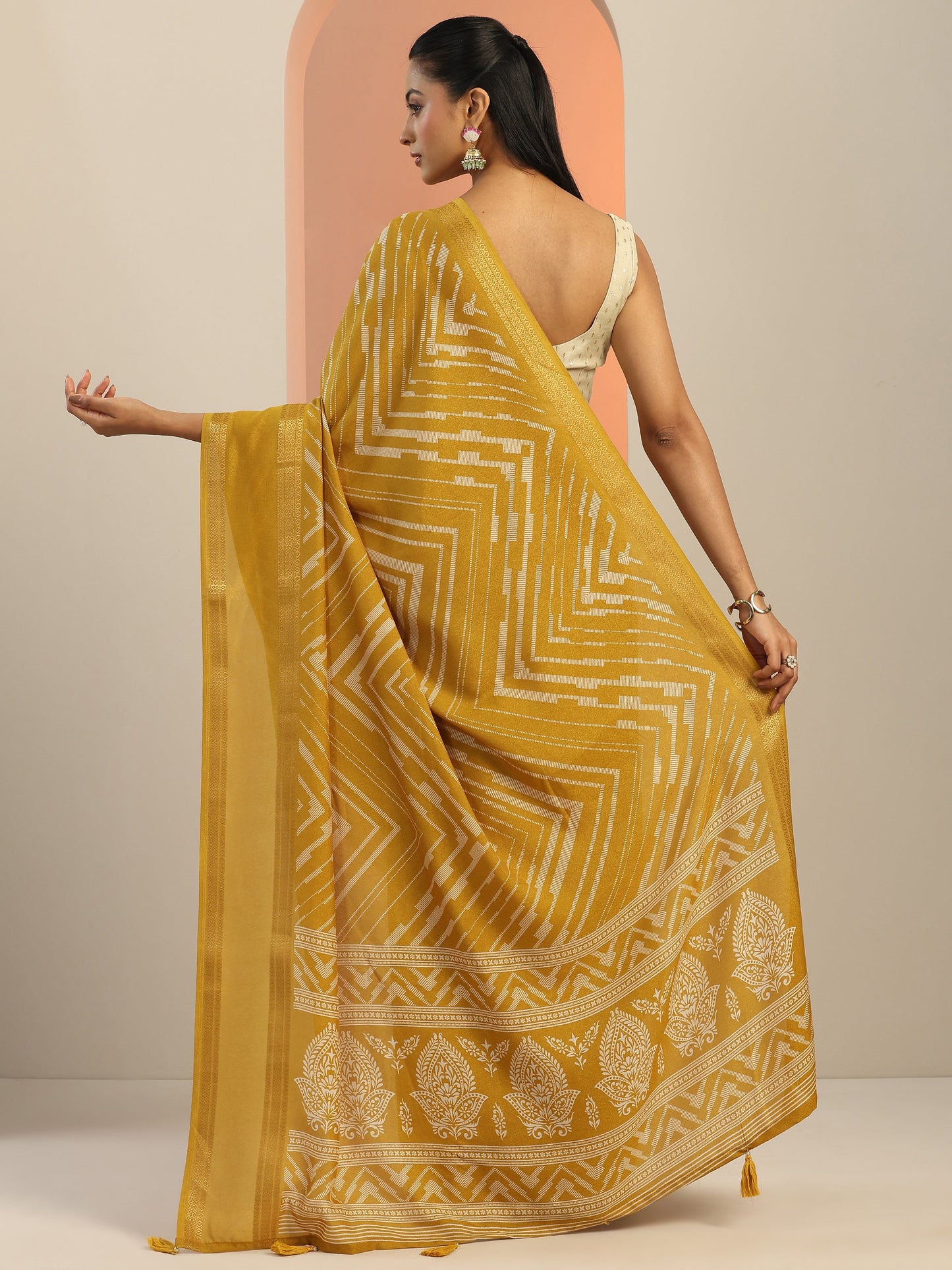 Mustard Printed Georgette Saree With Unstitched Blouse Piece