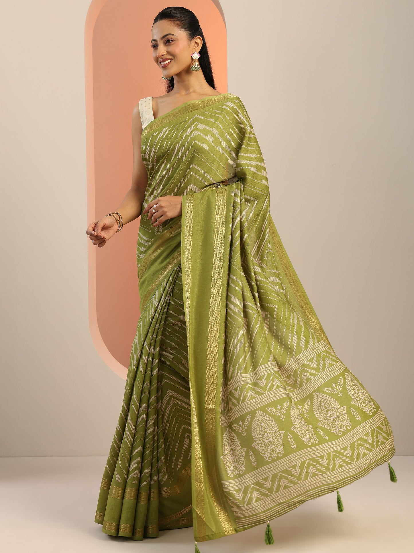 Green Printed Georgette Saree With Unstitched Blouse Piece