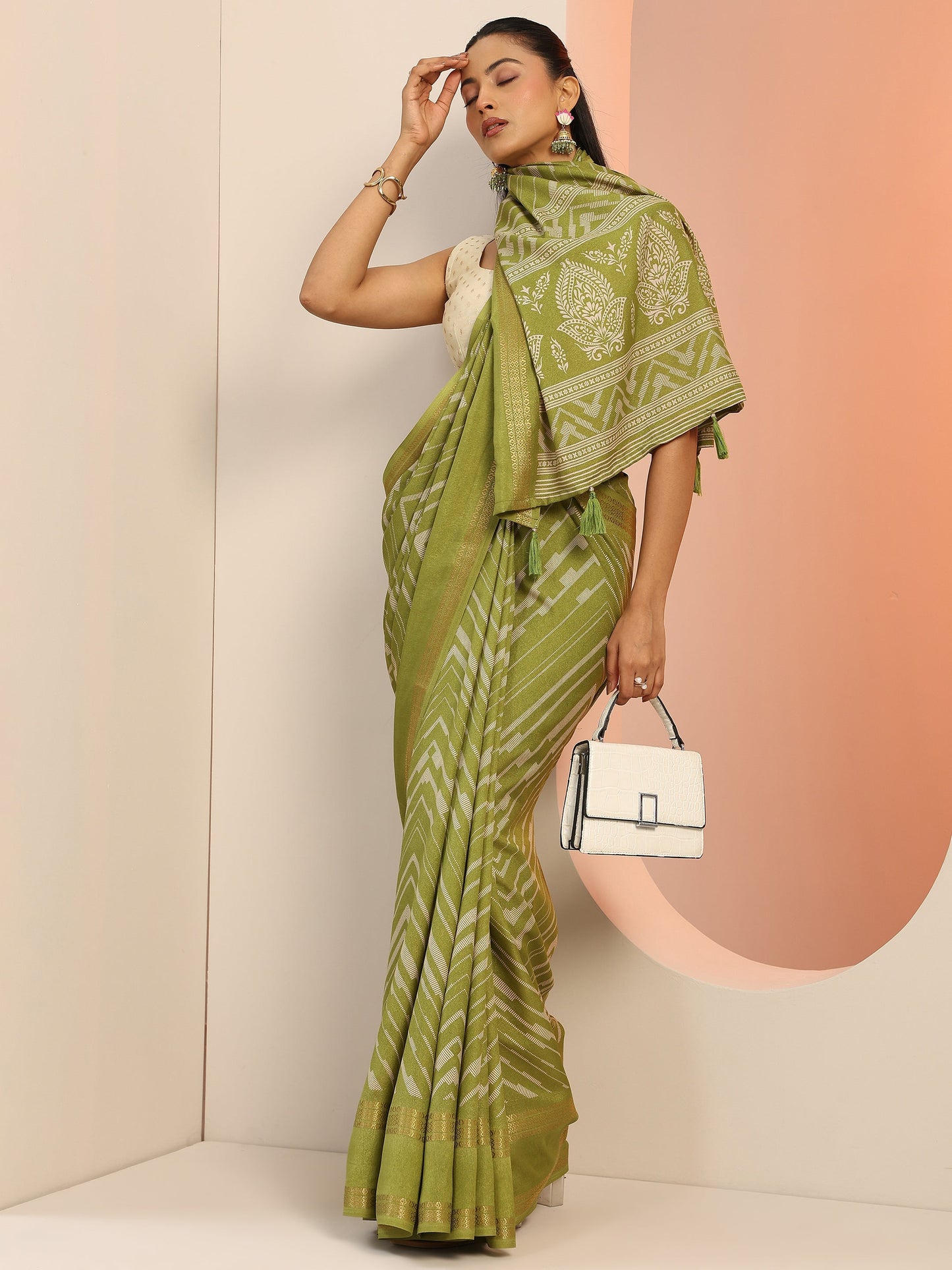 Green Printed Georgette Saree With Unstitched Blouse Piece