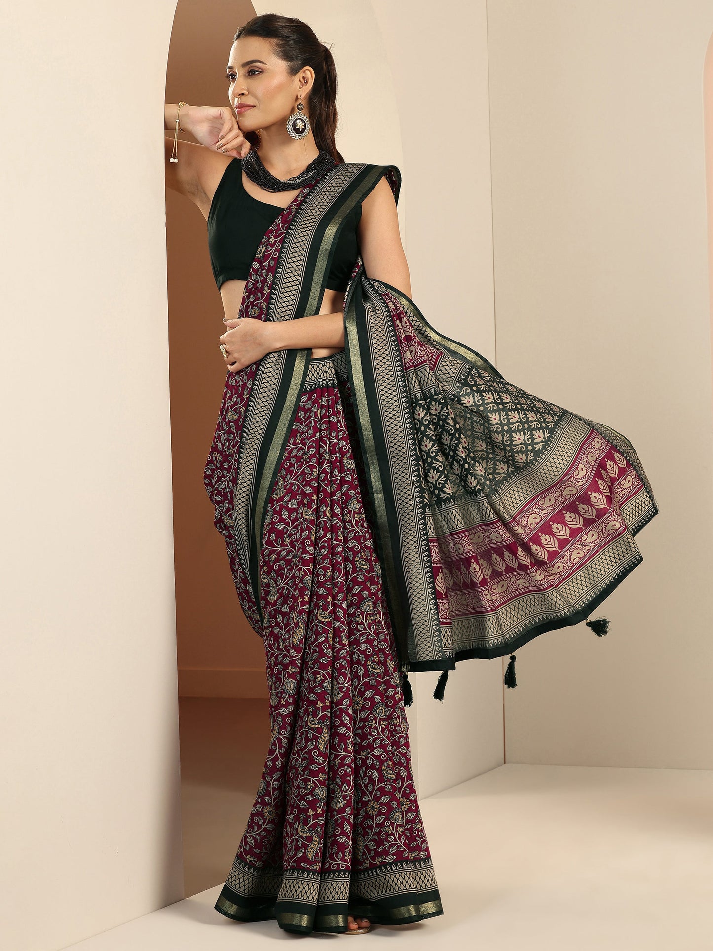 Maroon Printed Silk Blend Saree With Unstitched Blouse Piece