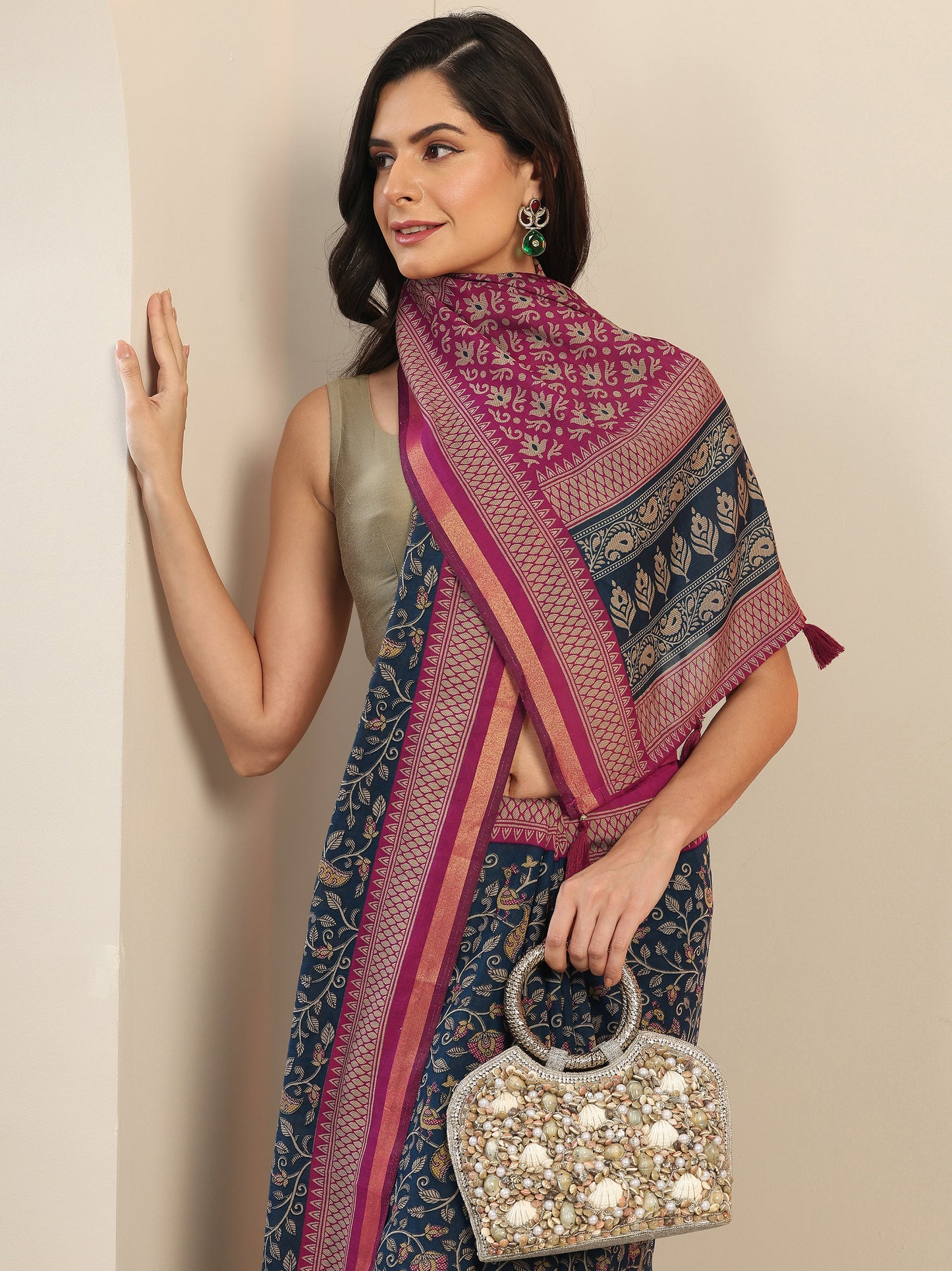 Teal Printed Silk Blend Saree With Unstitched Blouse Piece