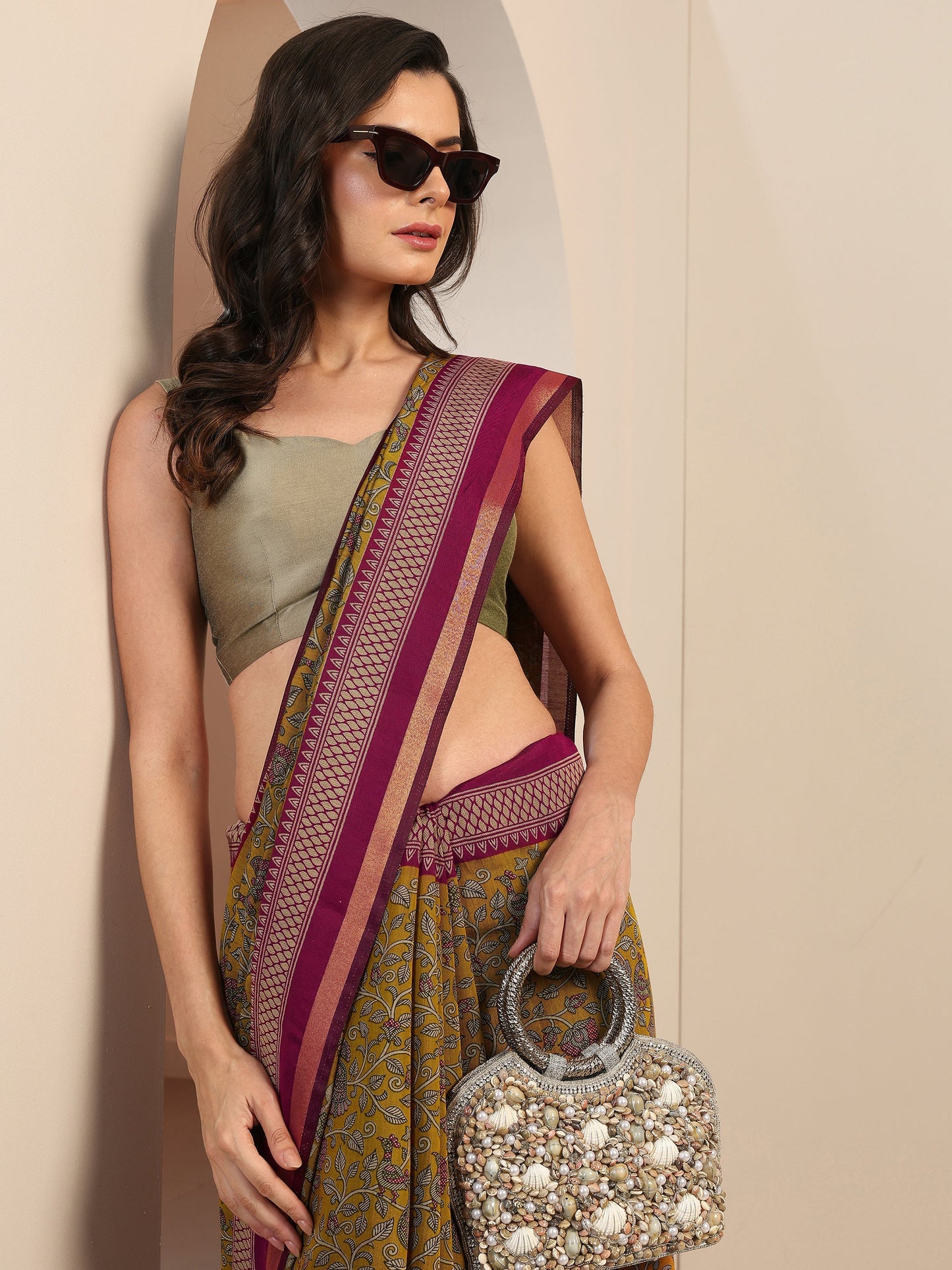 Mustard Printed Silk Blend Saree With Unstitched Blouse Piece