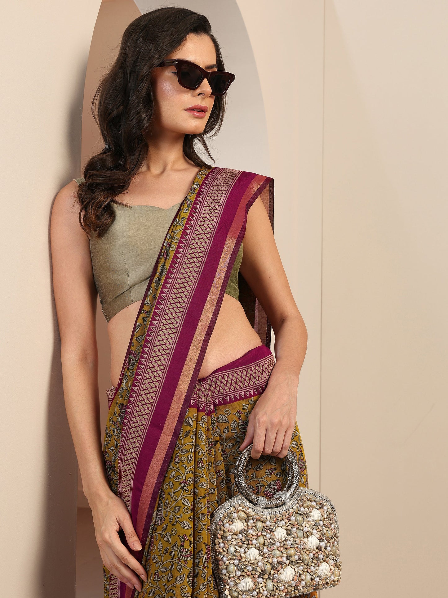 Mustard Printed Silk Blend Saree With Unstitched Blouse Piece