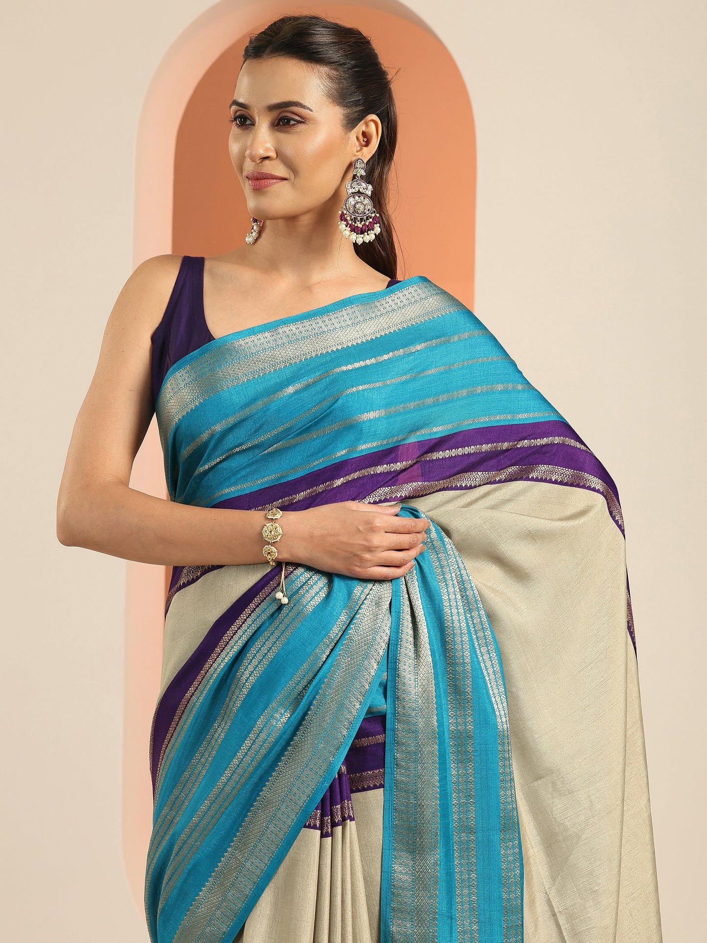 Beige Printed Silk Blend Saree With Unstitched Blouse Piece