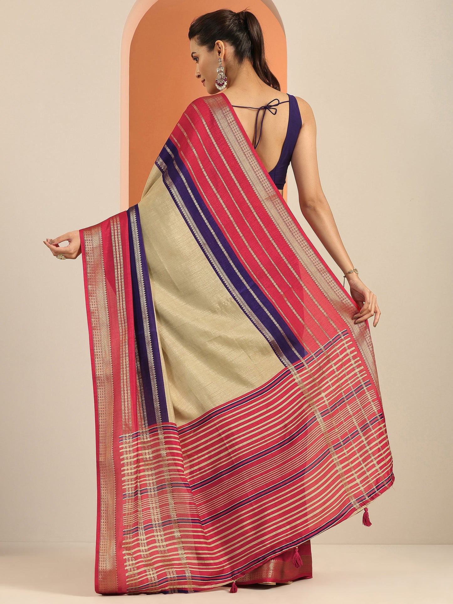 Beige Printed Silk Blend Saree With Unstitched Blouse Piece