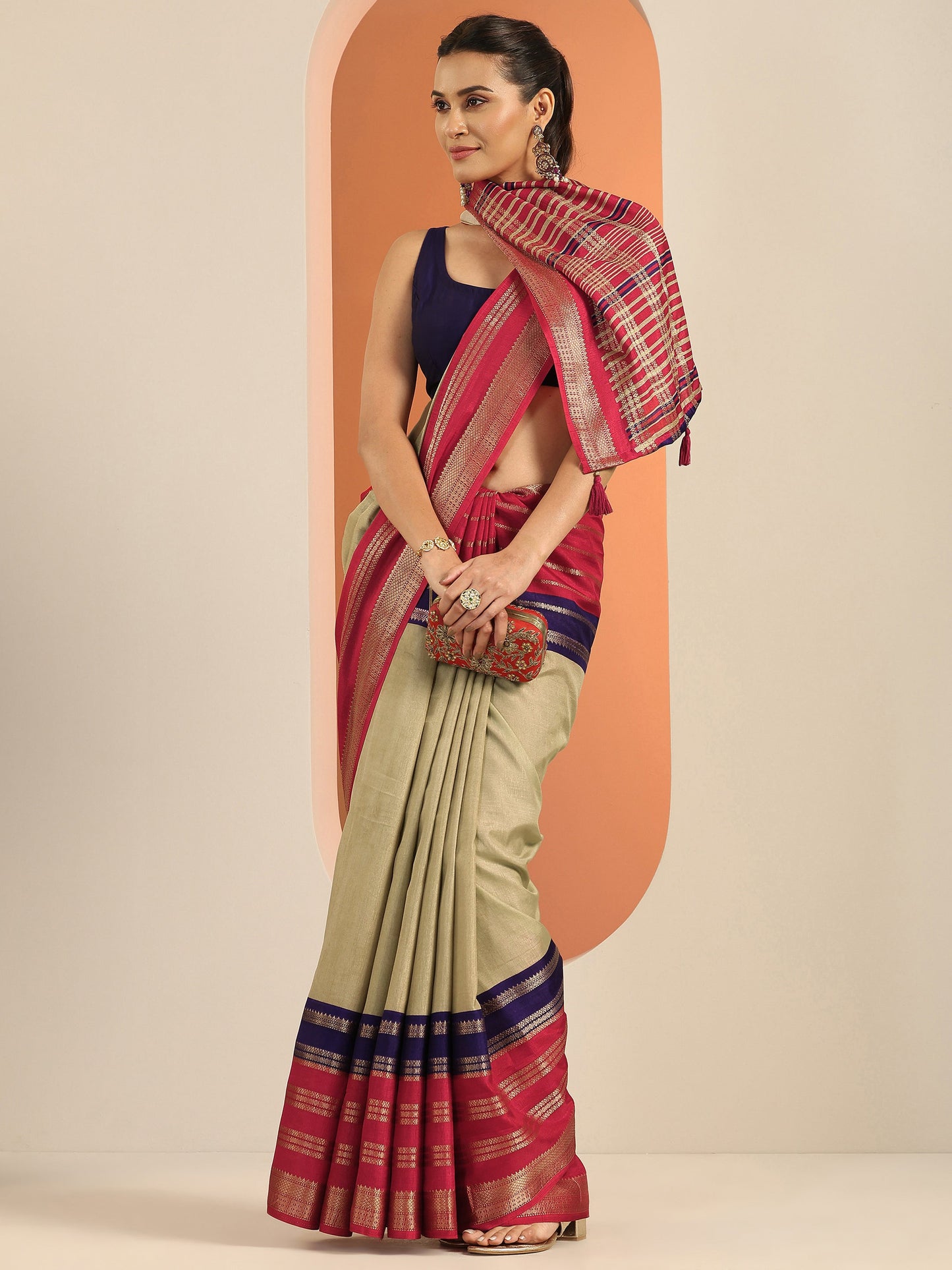 Beige Printed Silk Blend Saree With Unstitched Blouse Piece