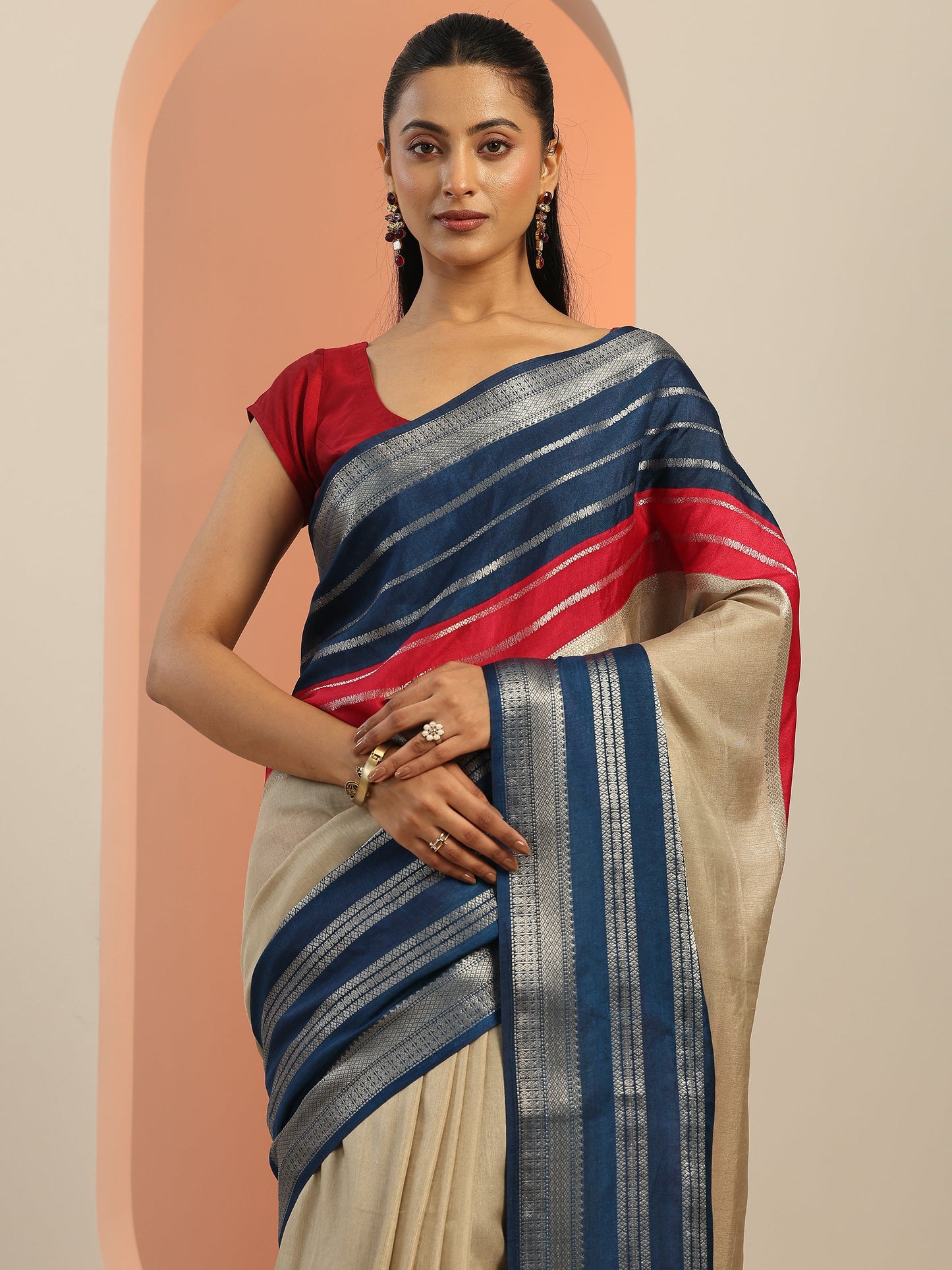 Beige Printed Silk Blend Saree With Unstitched Blouse Piece