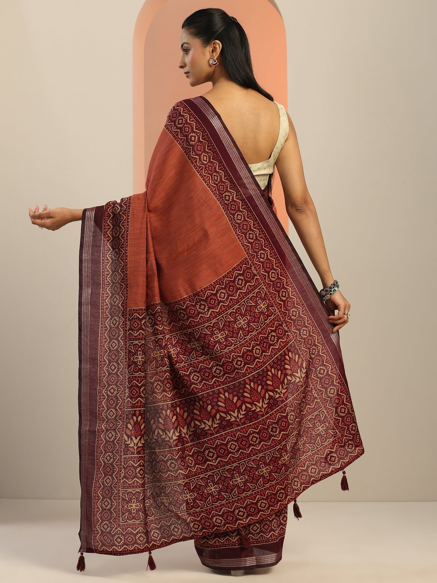 Rust Solid Silk Blend Saree With Unstitched Blouse Piece