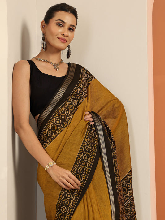 Mustard Printed Silk Blend Saree With Unstitched Blouse Piece