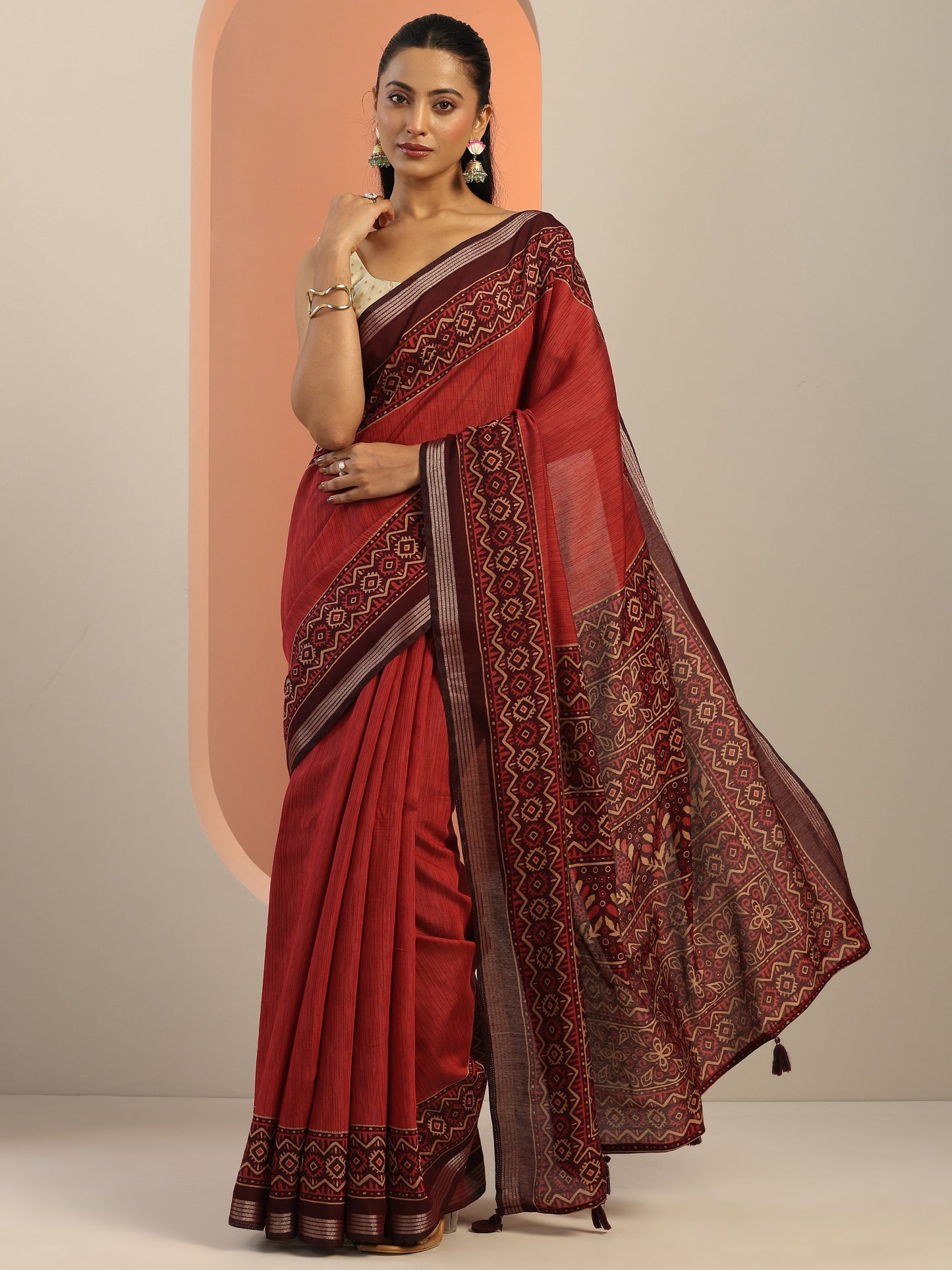 Red Solid Silk Blend Saree With Unstitched Blouse Piece