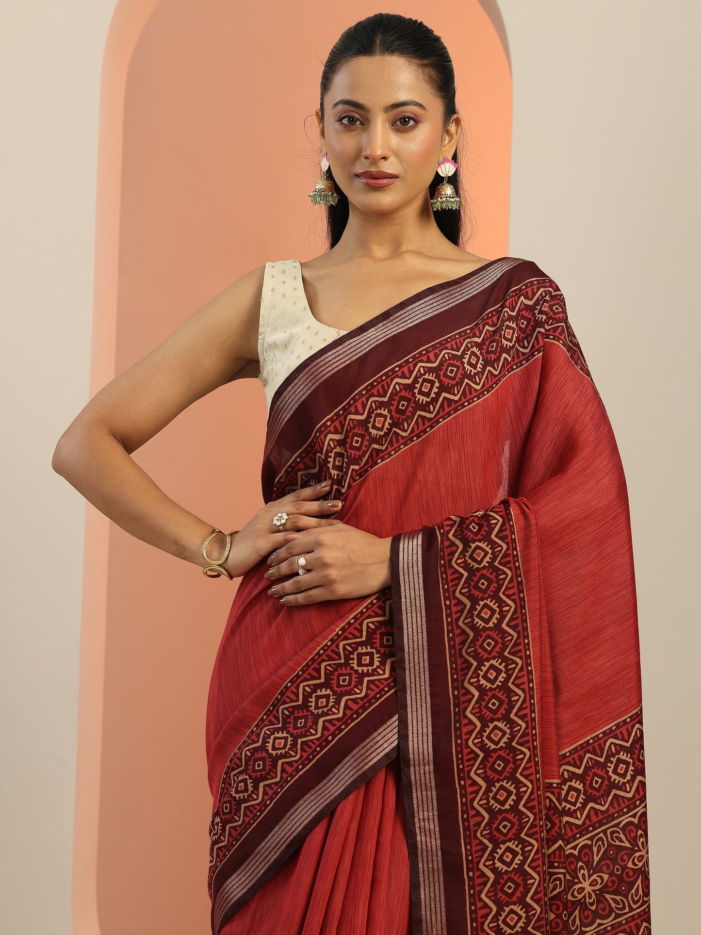 Red Solid Silk Blend Saree With Unstitched Blouse Piece